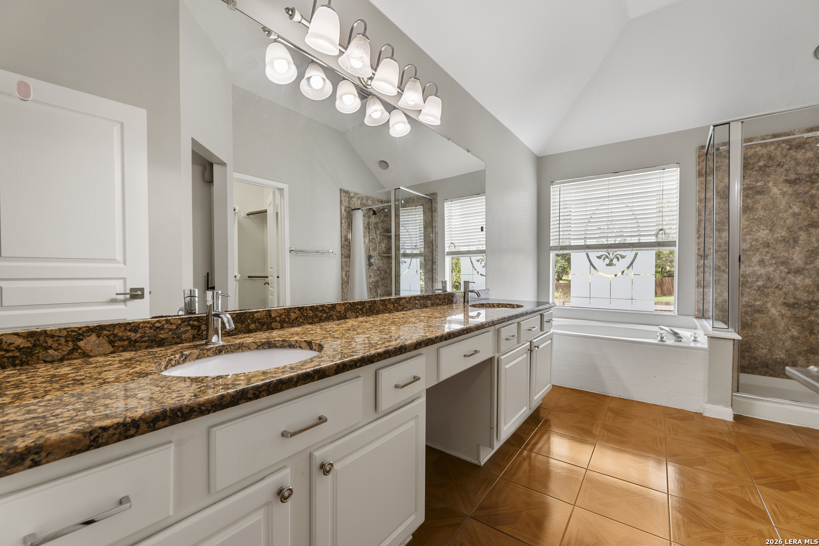 2555 Crested Heights