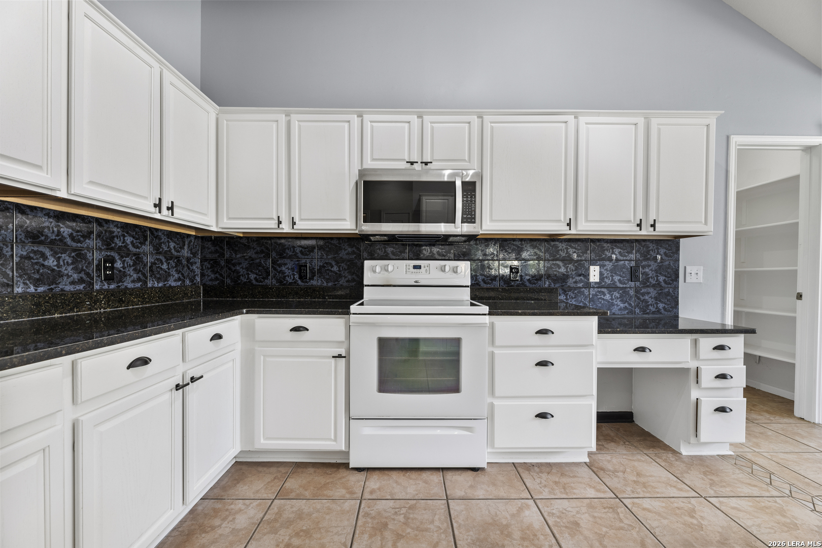 2555 Crested Heights