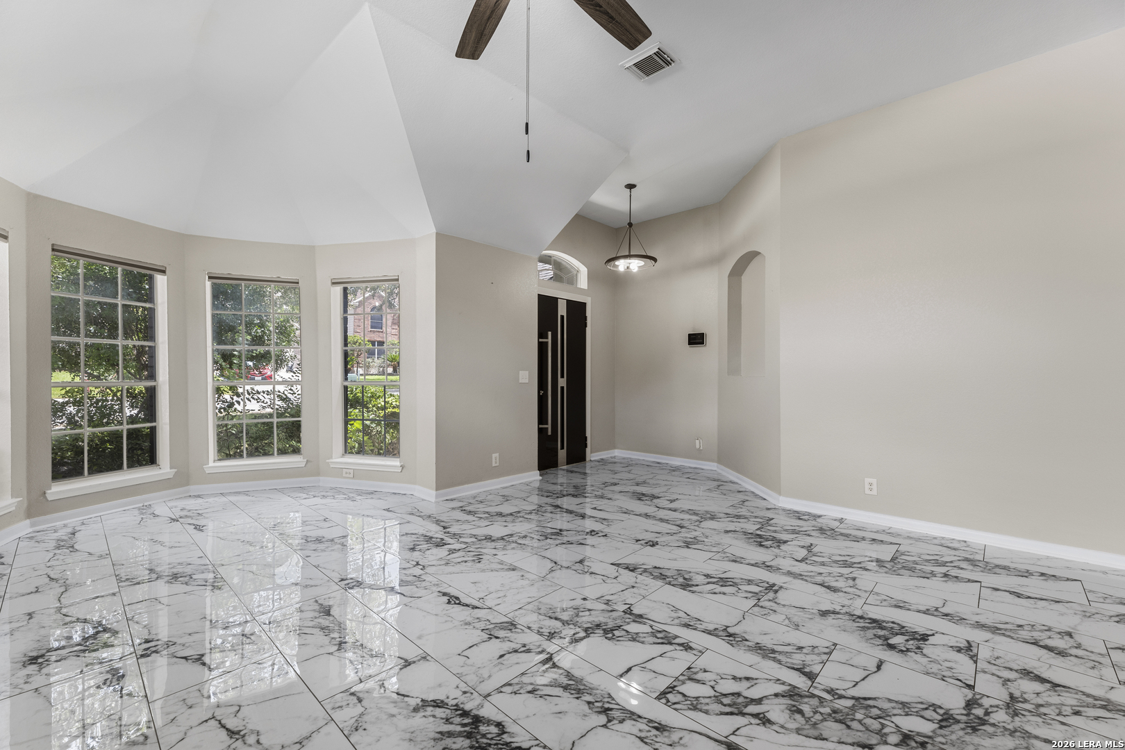 2555 Crested Heights