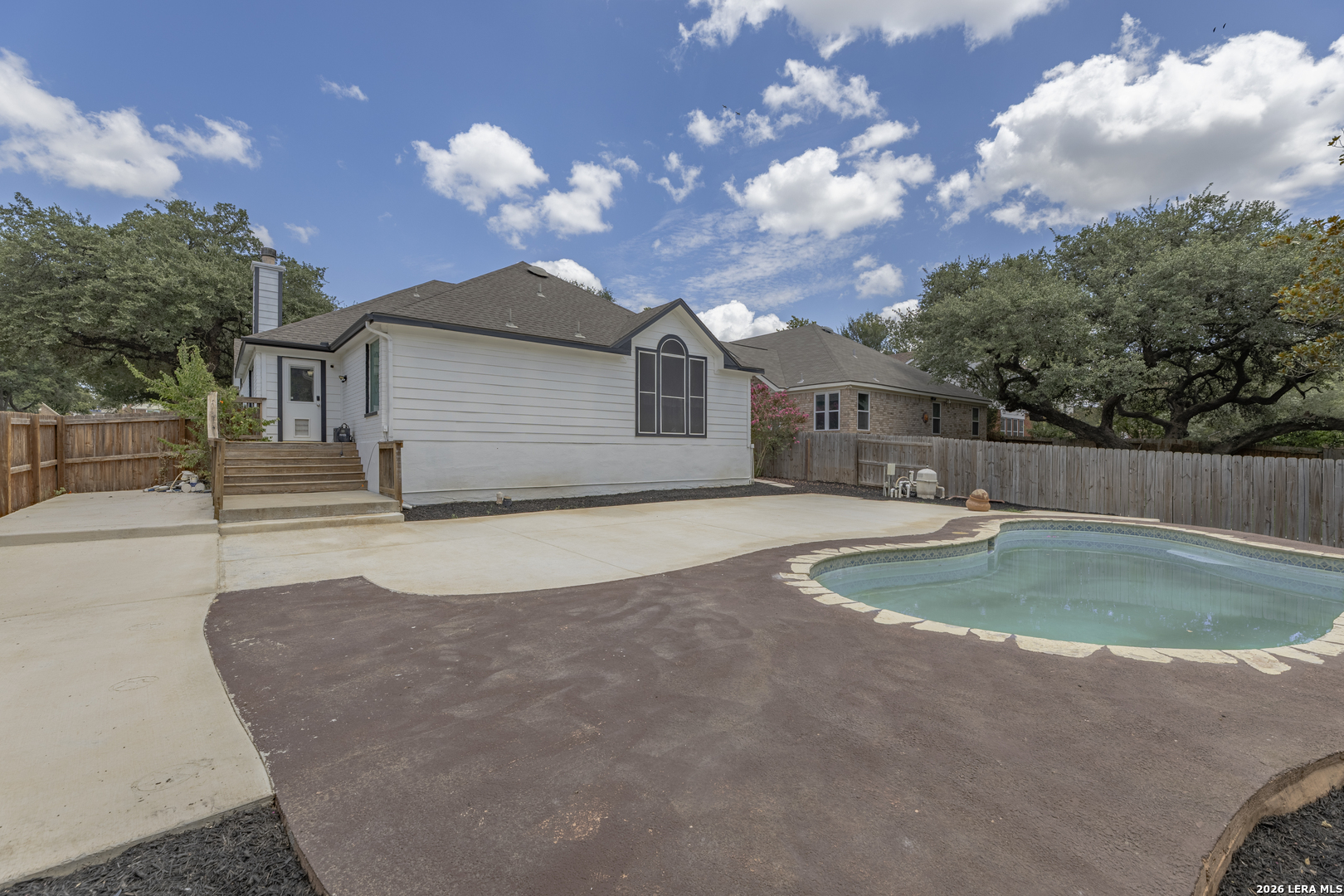 2555 Crested Heights