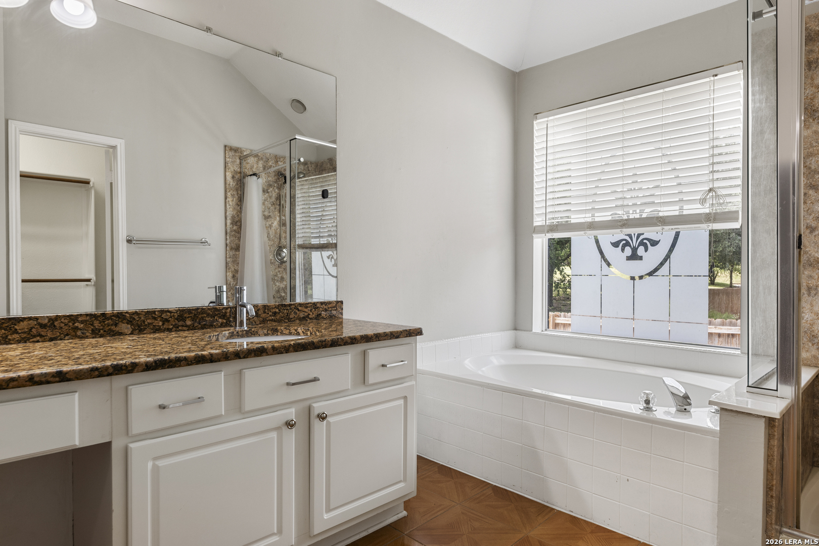 2555 Crested Heights
