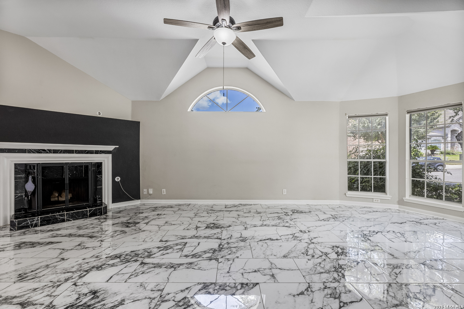 2555 Crested Heights