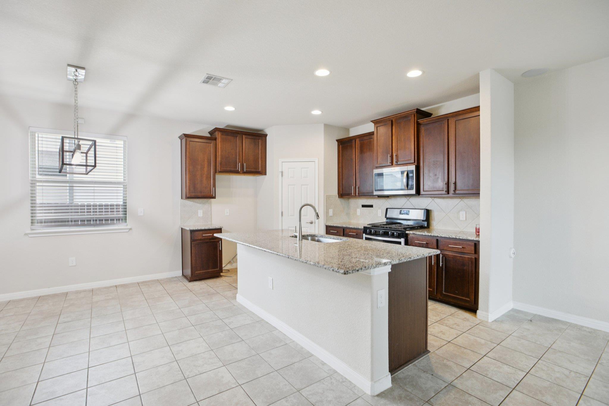 176 Mayney LN