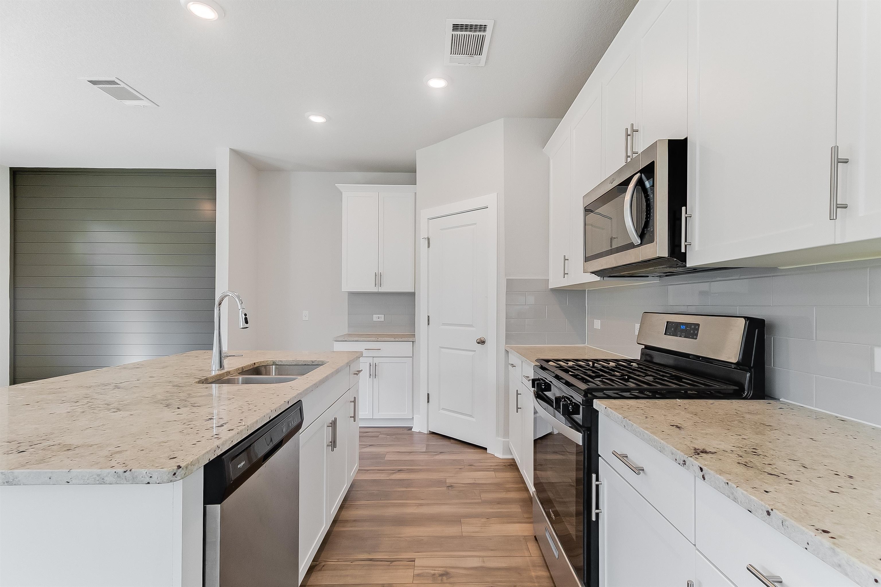525 Longmount Cove