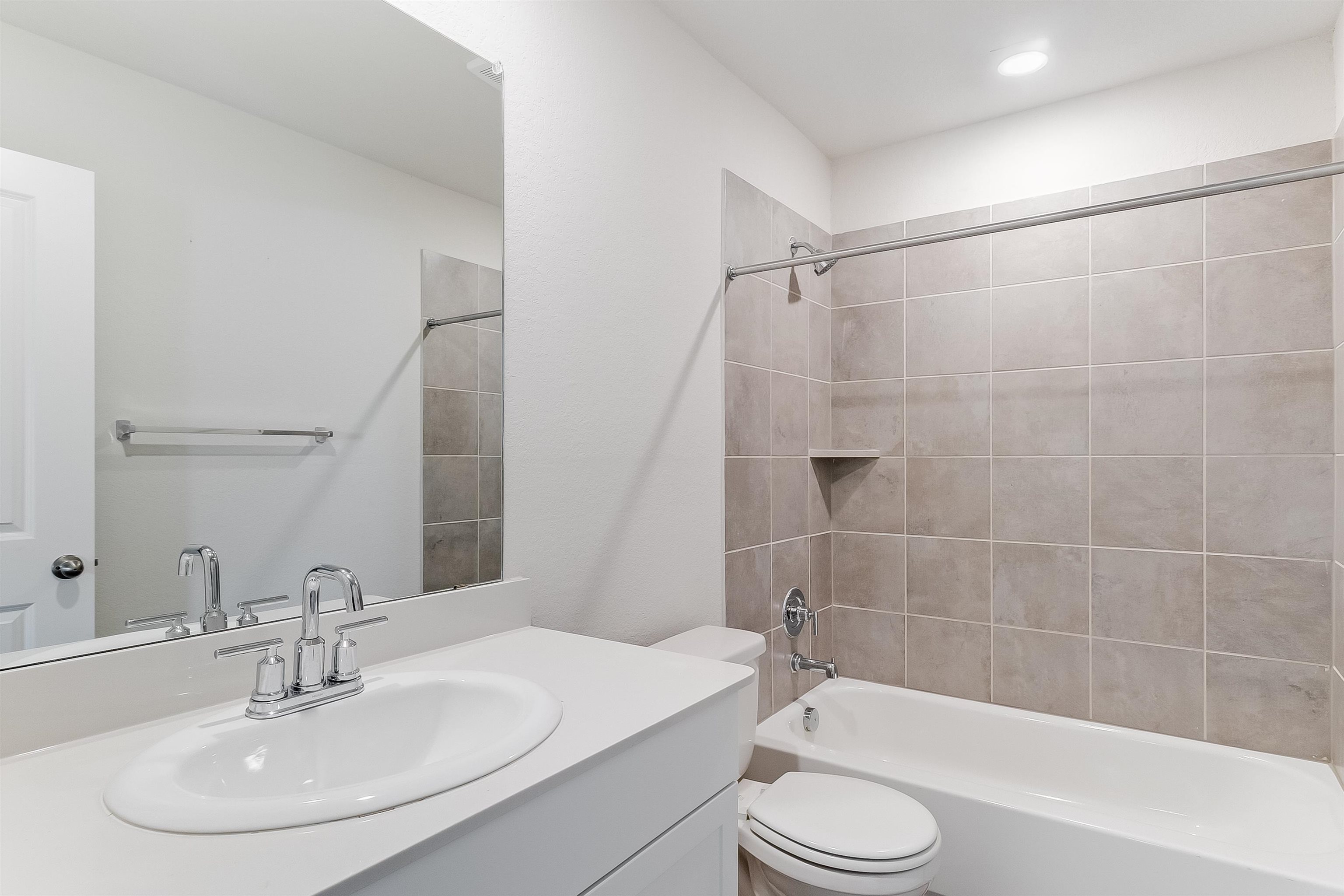 525 Longmount Cove