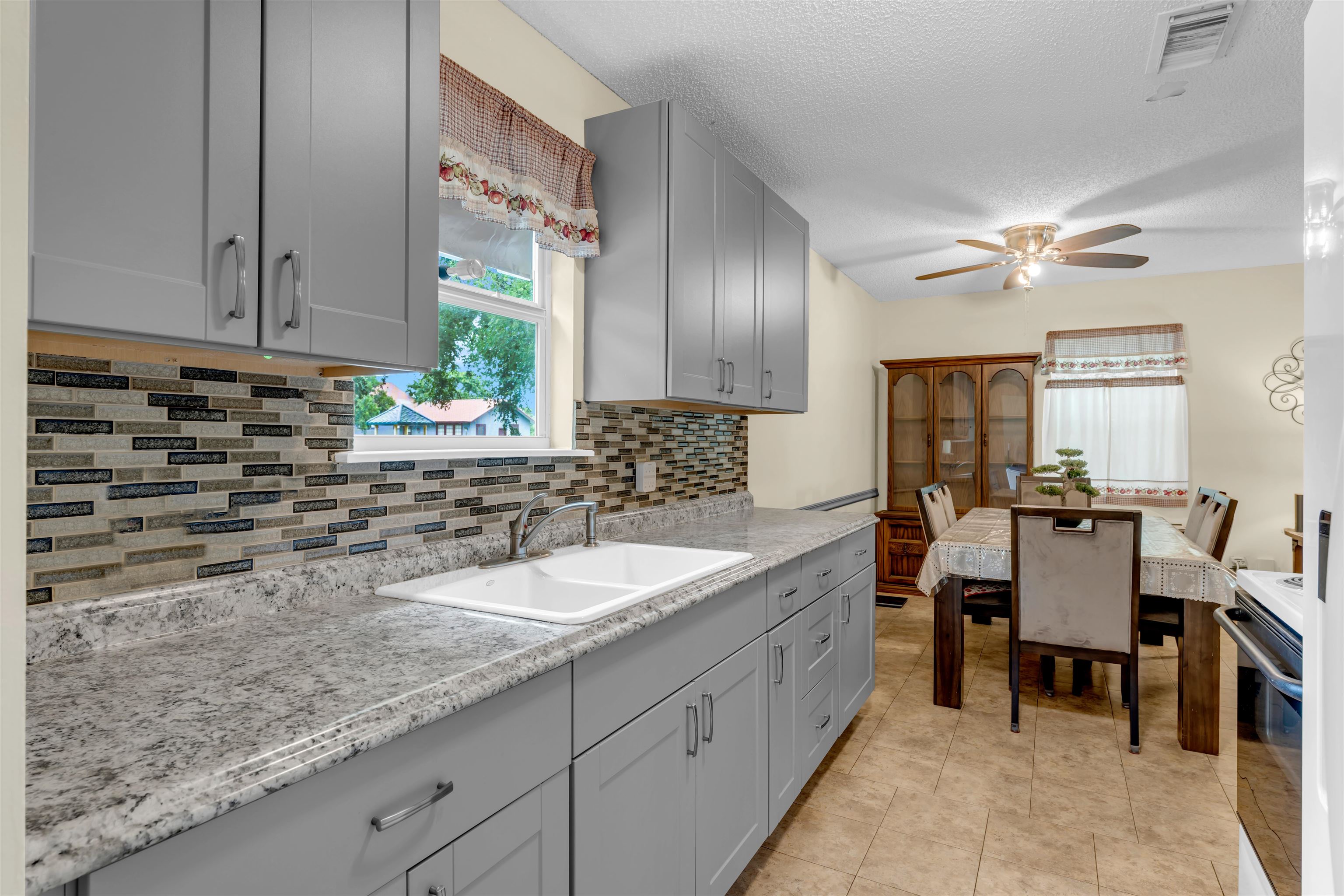 1607 Oatman