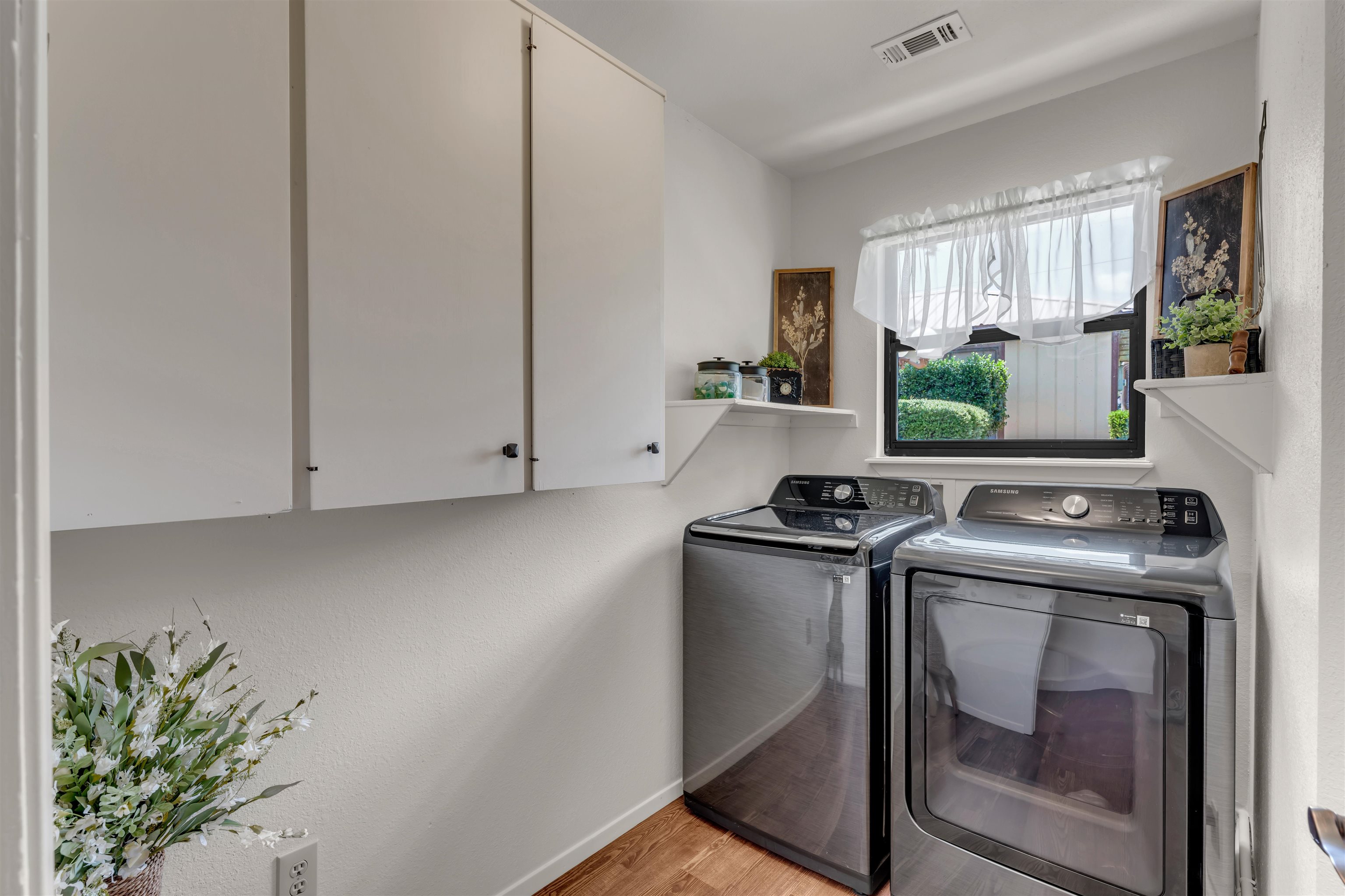 386 Lake Loop