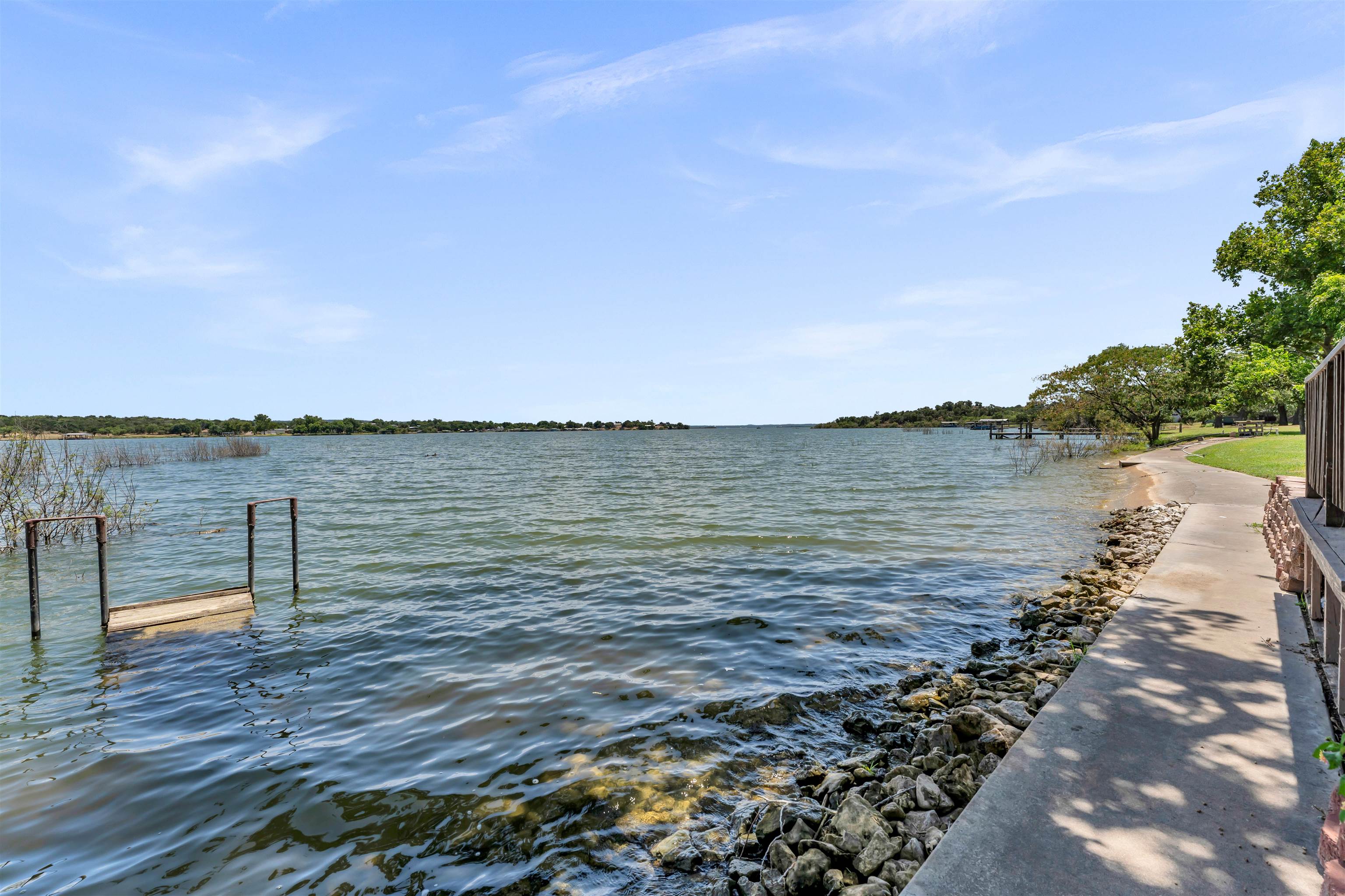 386 Lake Loop