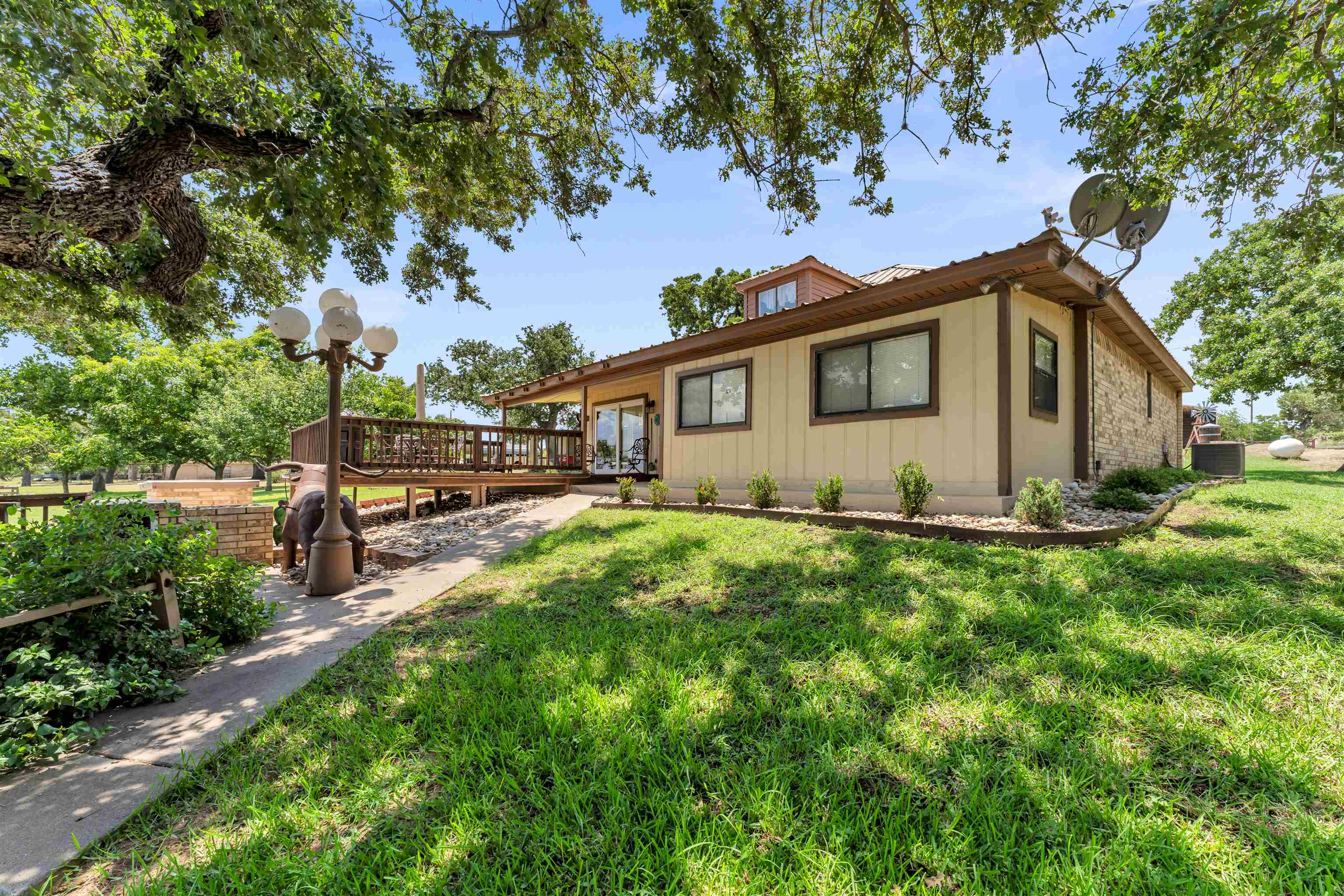 386 Lake Loop