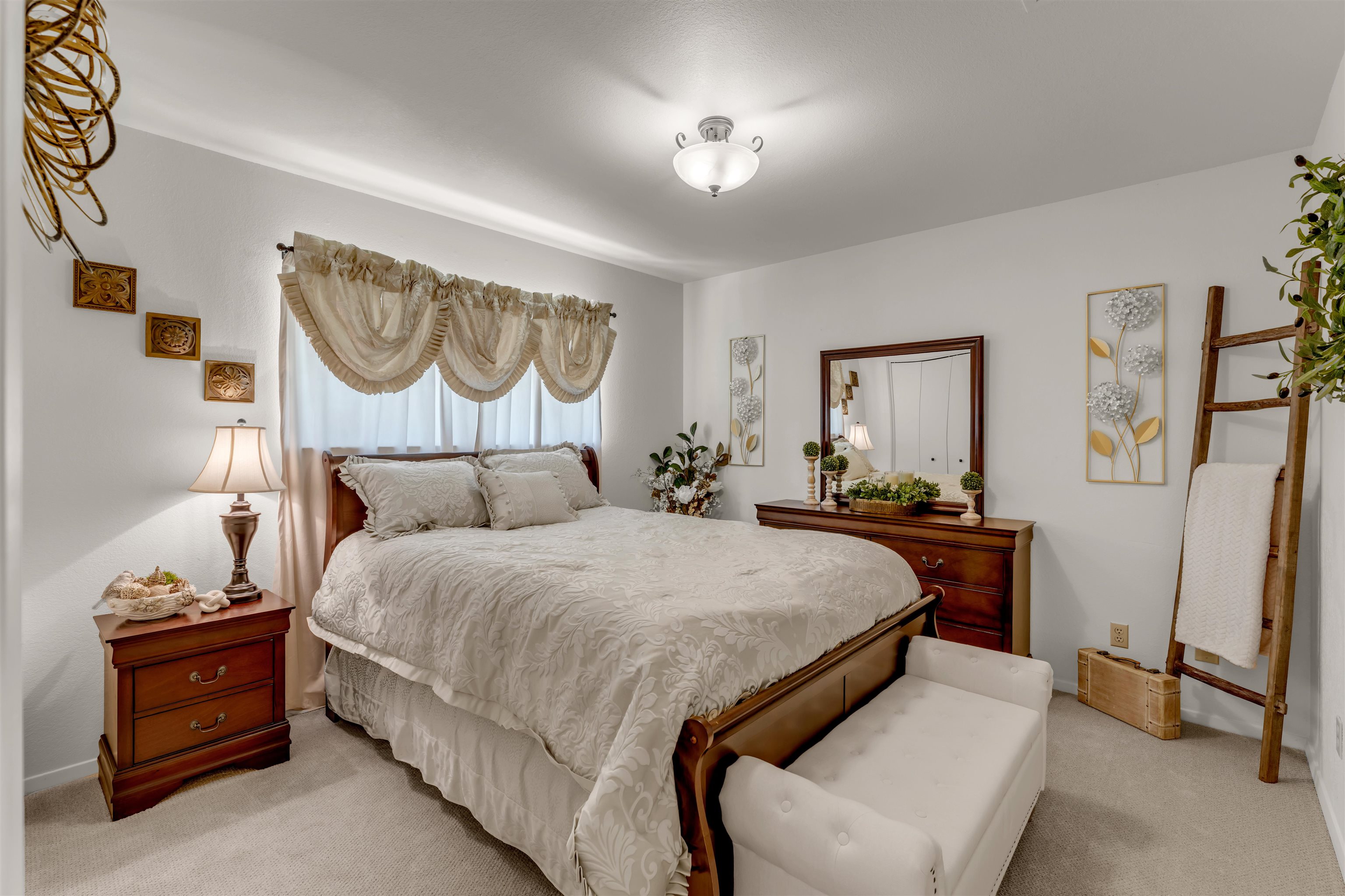 386 Lake Loop