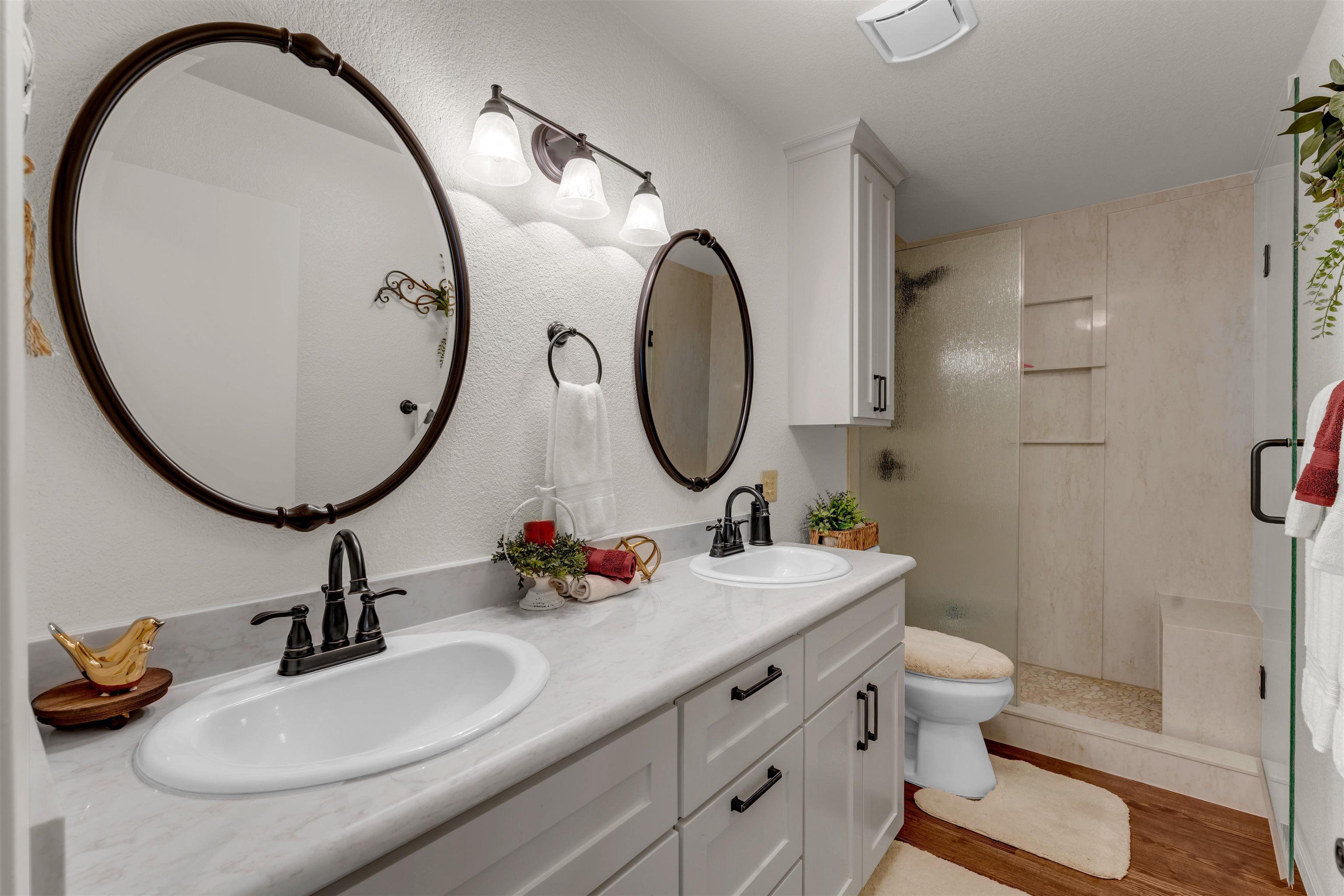 386 Lake Loop