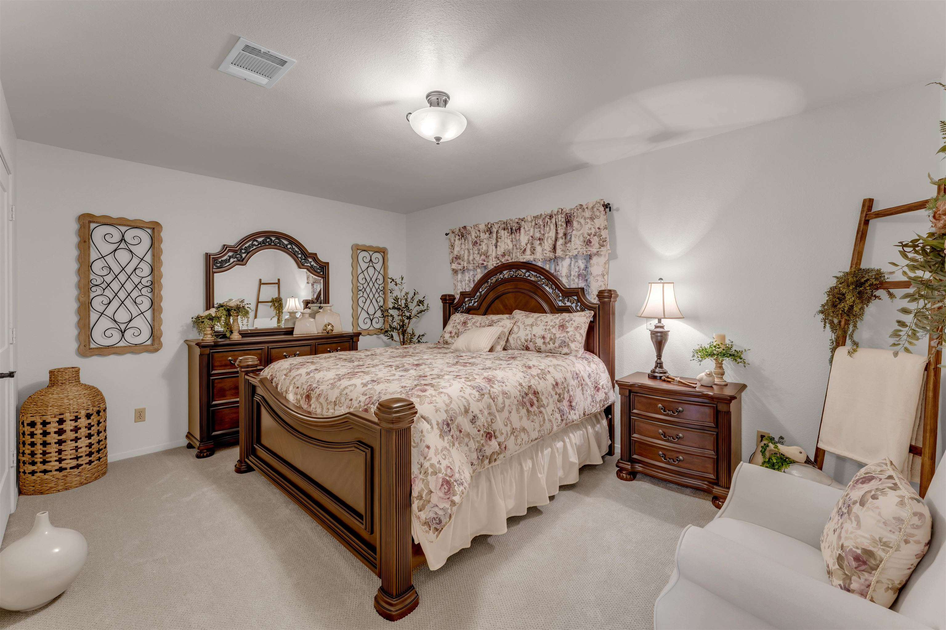 386 Lake Loop