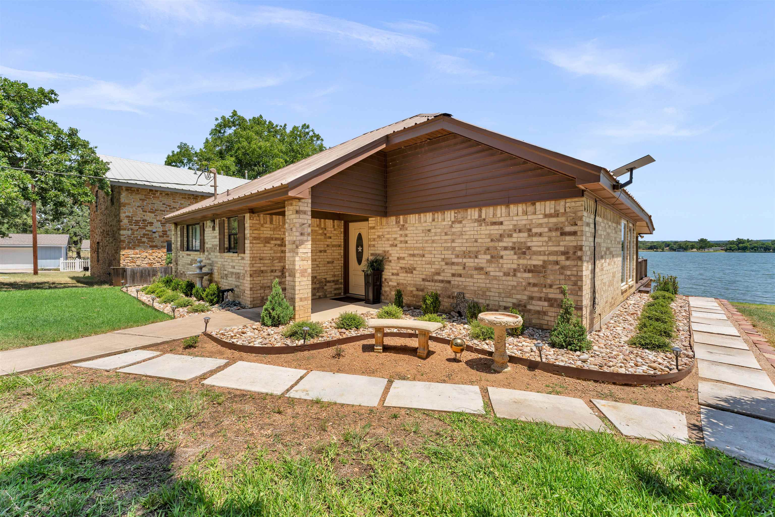 386 Lake Loop