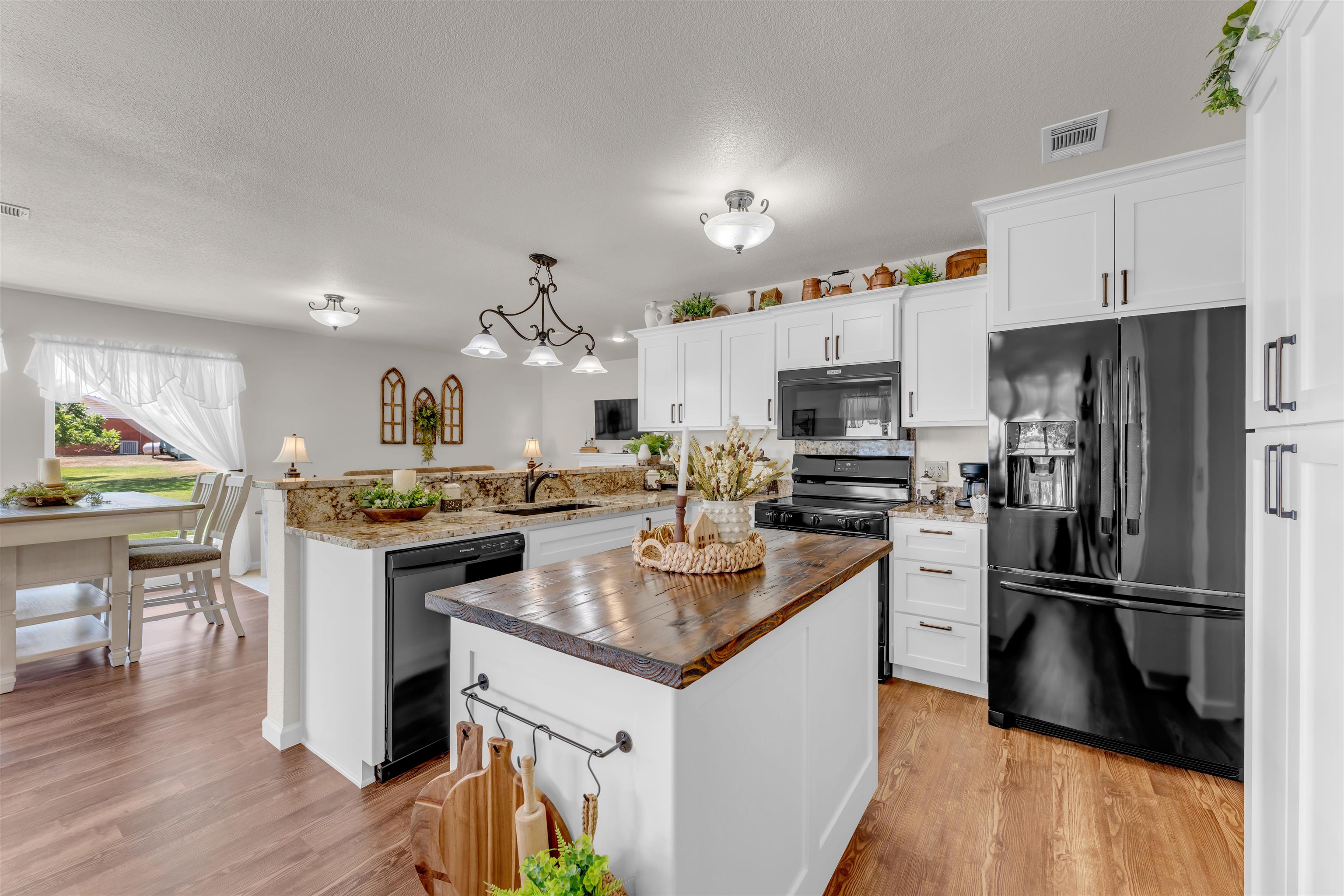 386 Lake Loop
