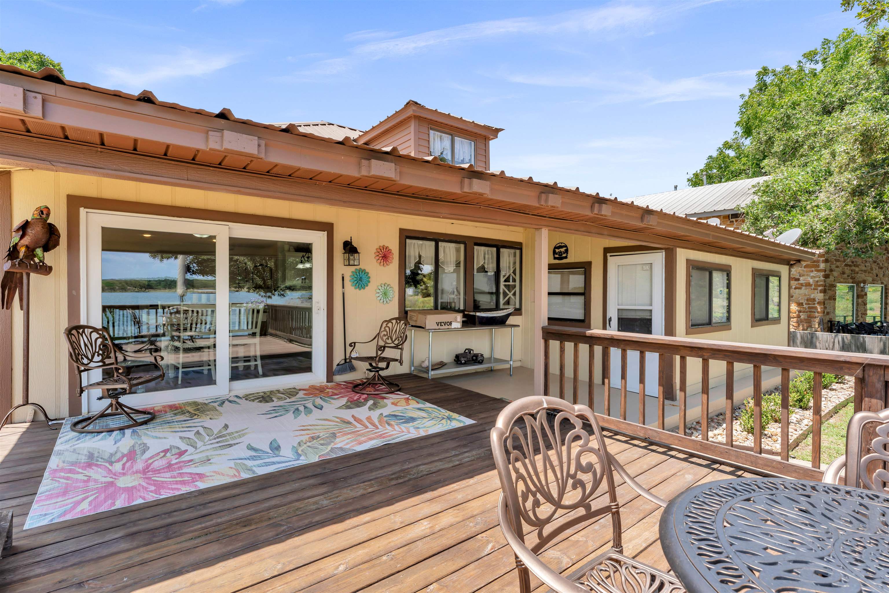 386 Lake Loop