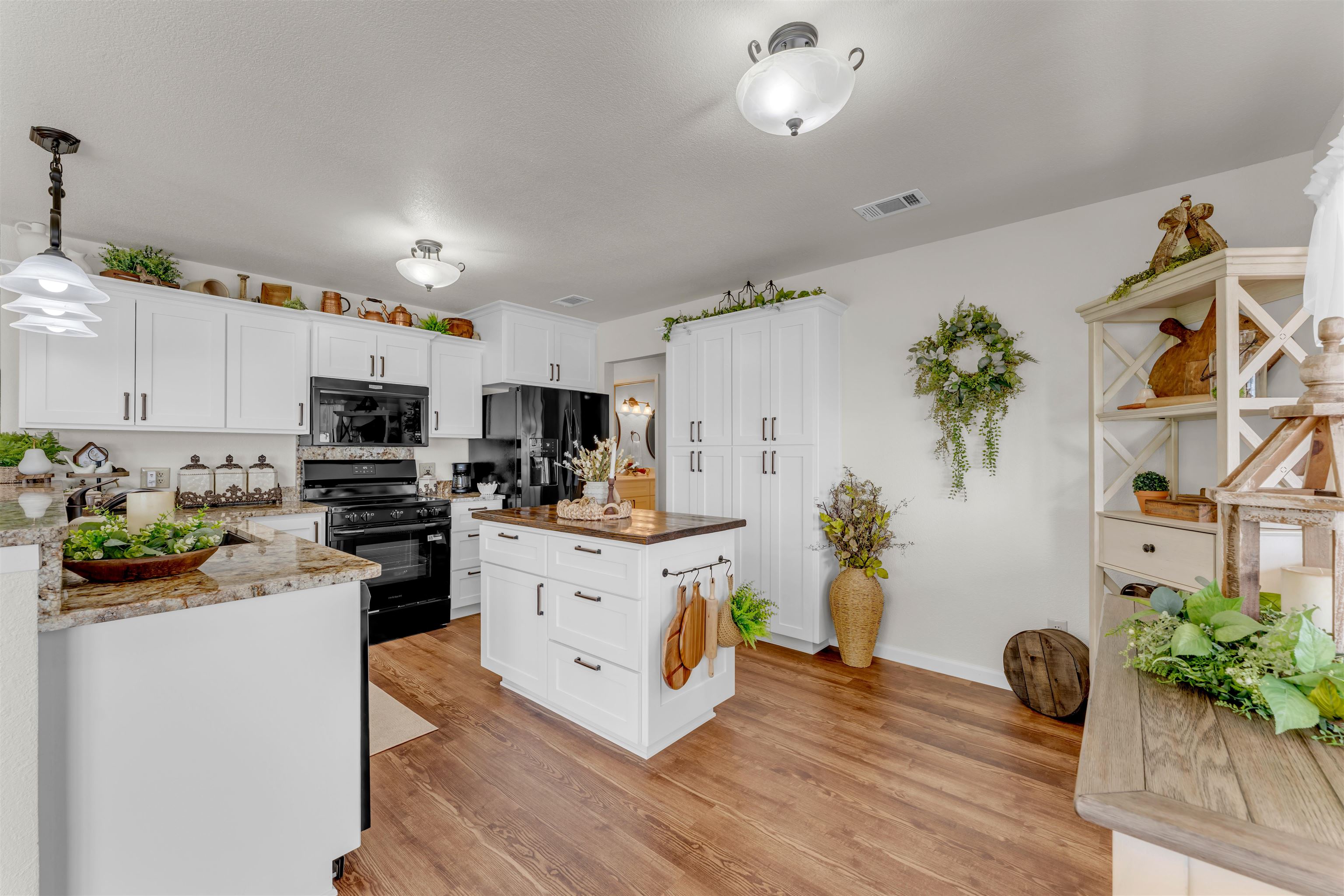 386 Lake Loop