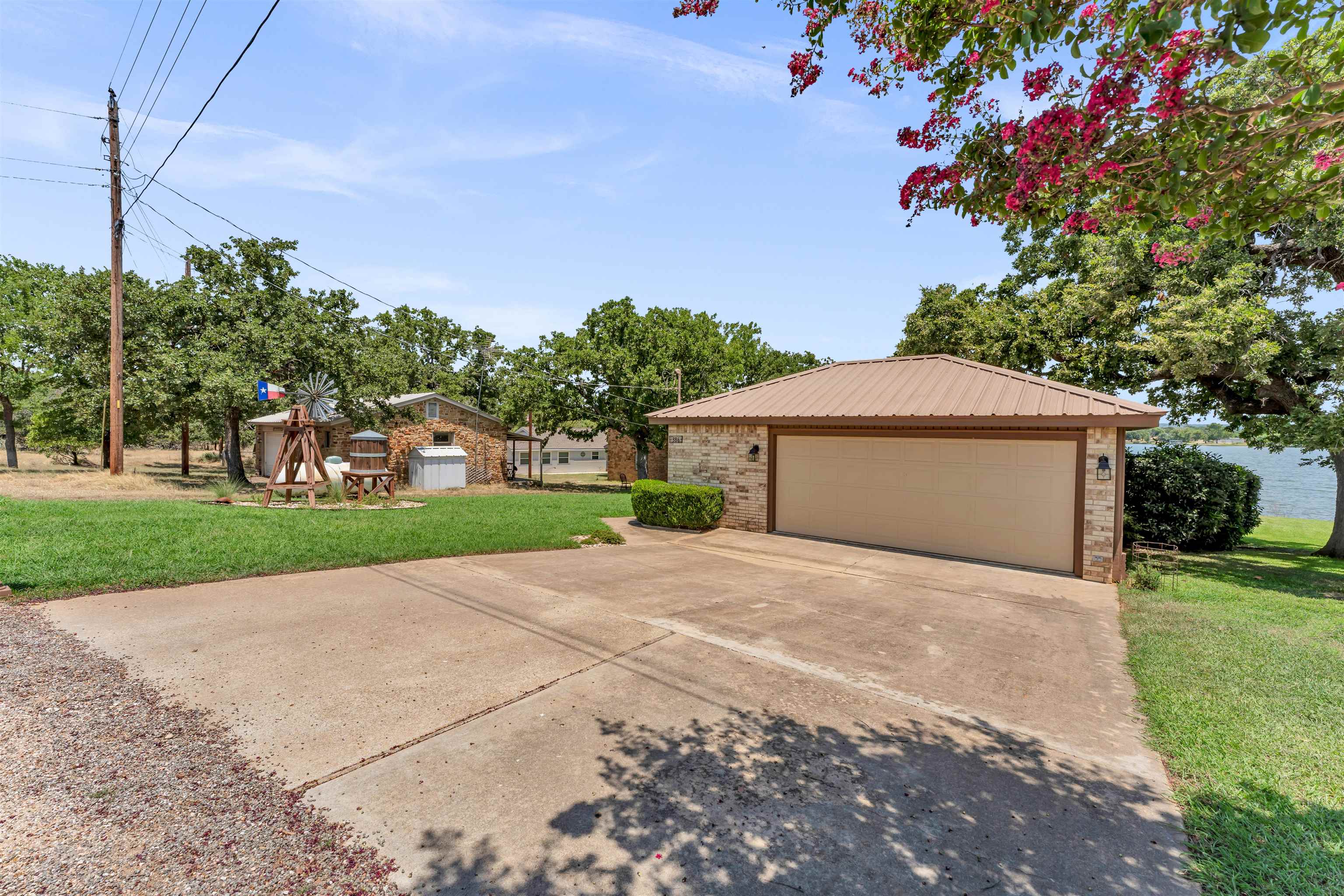 386 Lake Loop