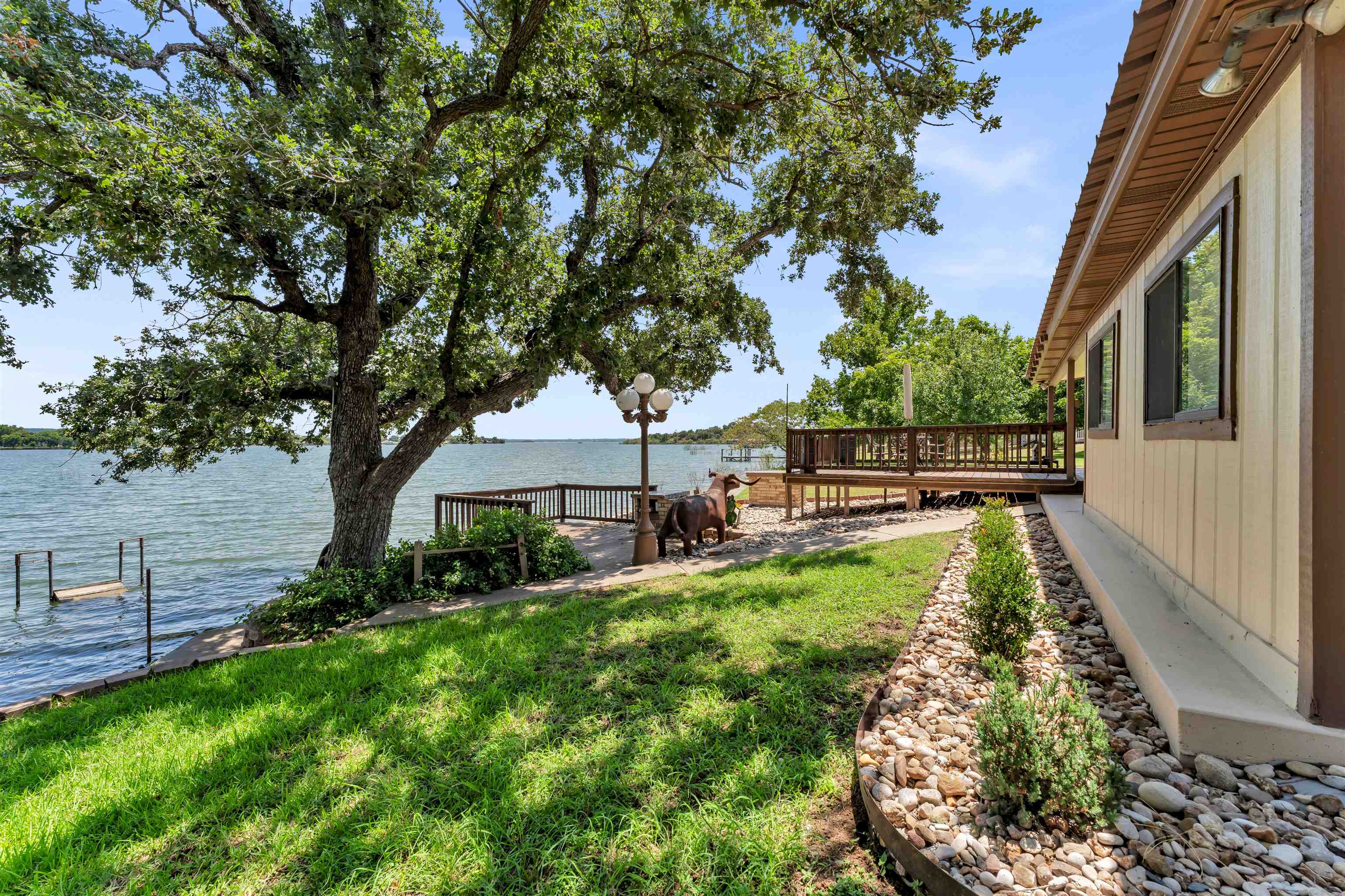 386 Lake Loop