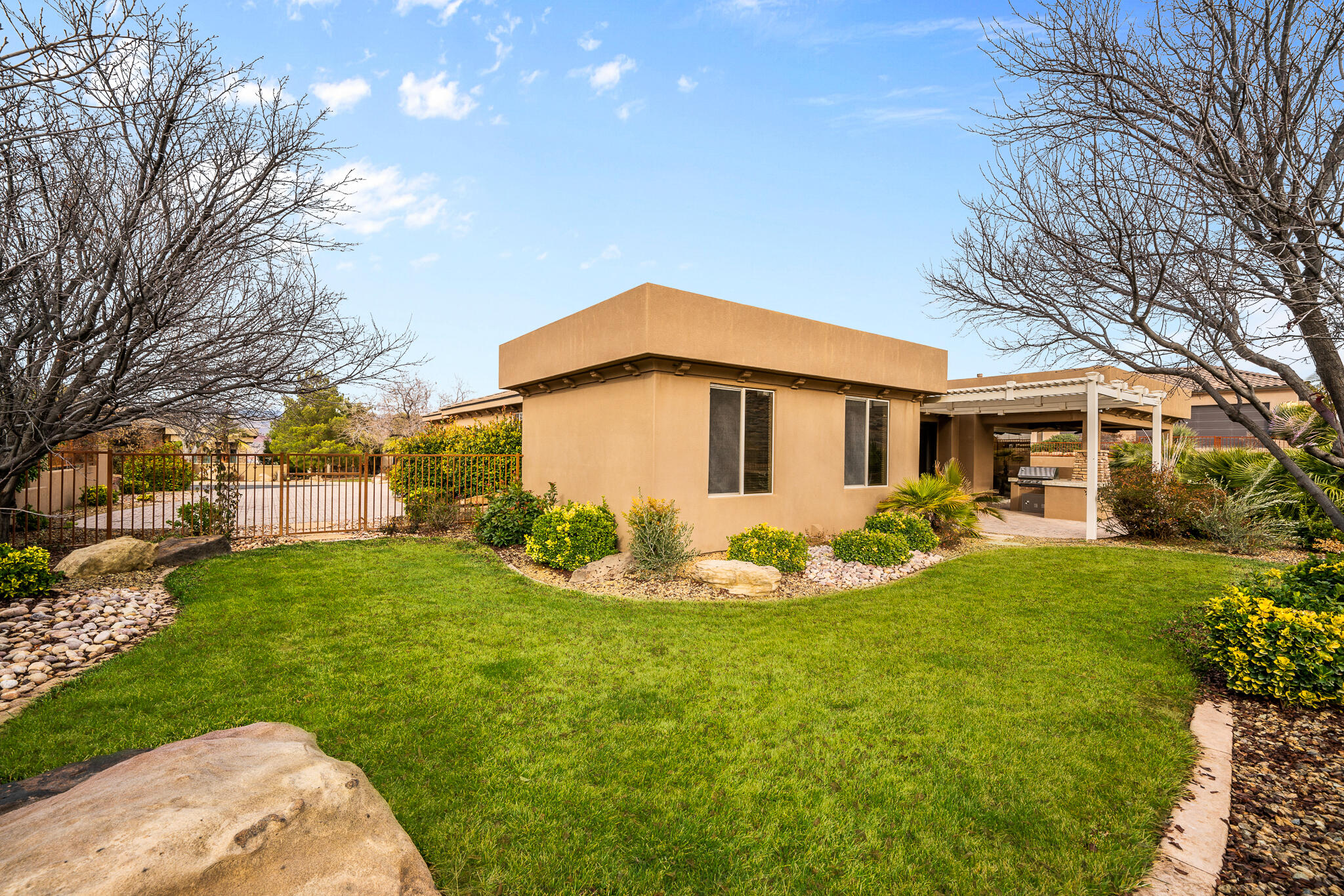 2442 E Granite Way
