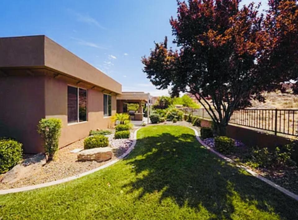 2442 E Granite Way