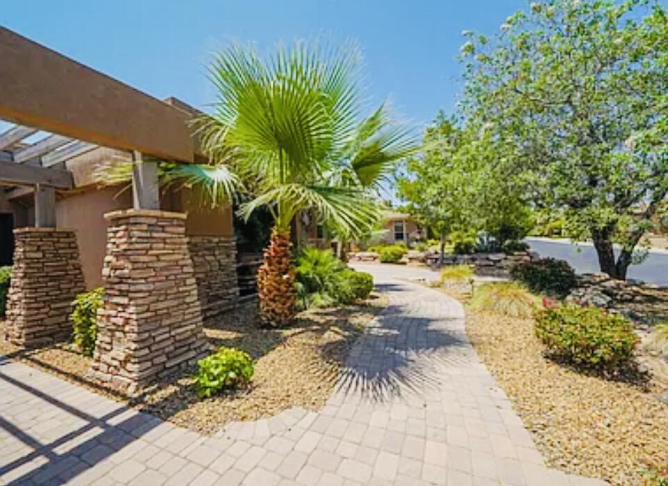 2442 E Granite Way