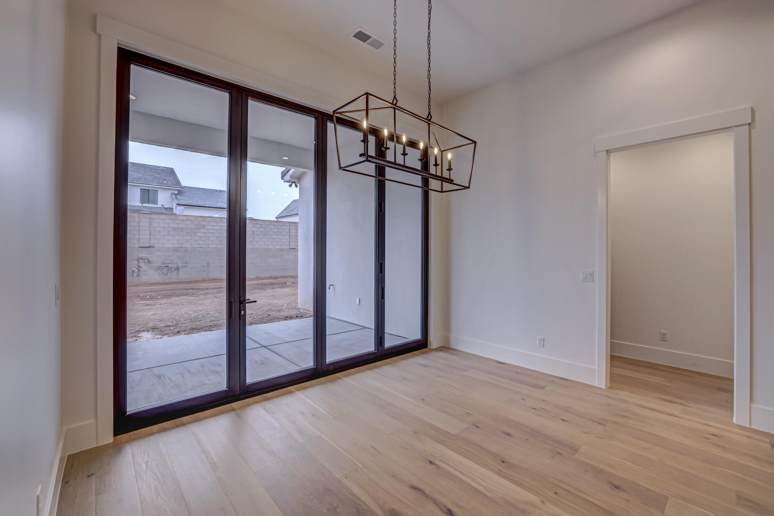 2916 E Ashwood LN