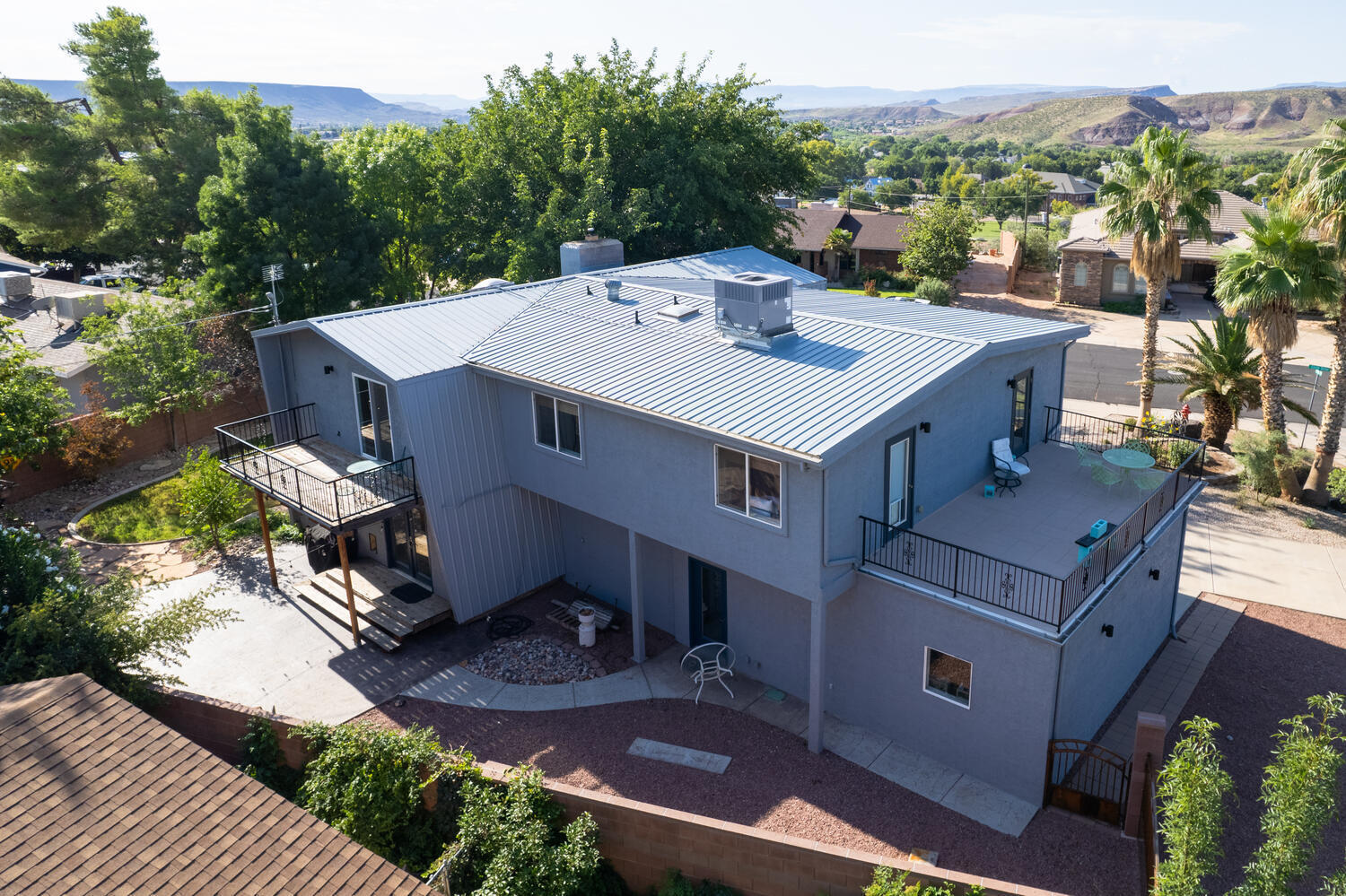 2608 W Circle DR