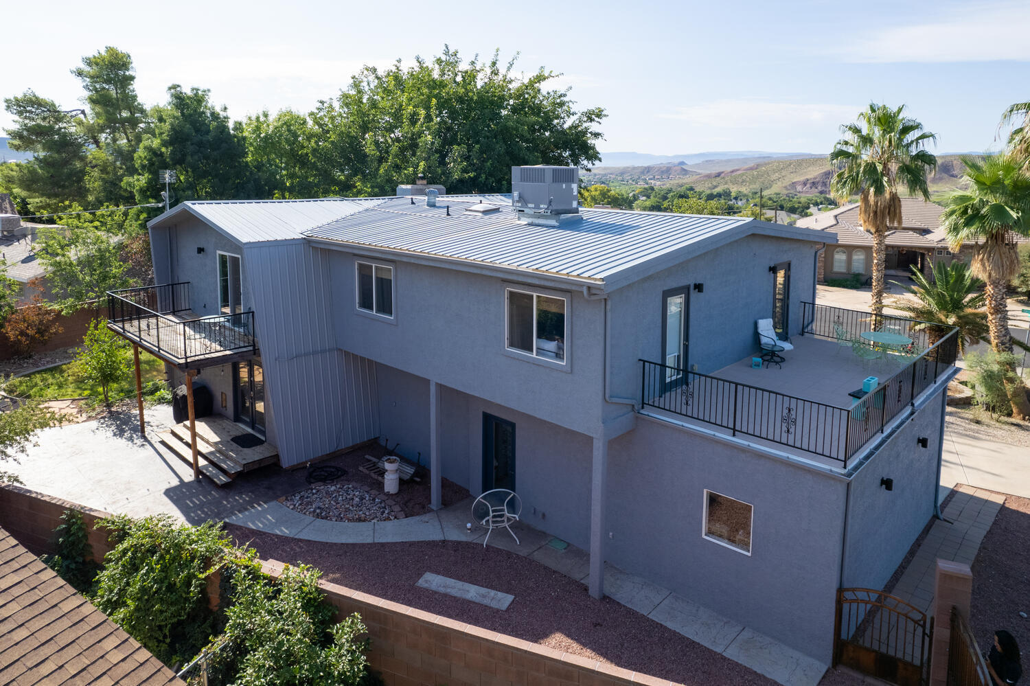 2608 W Circle DR