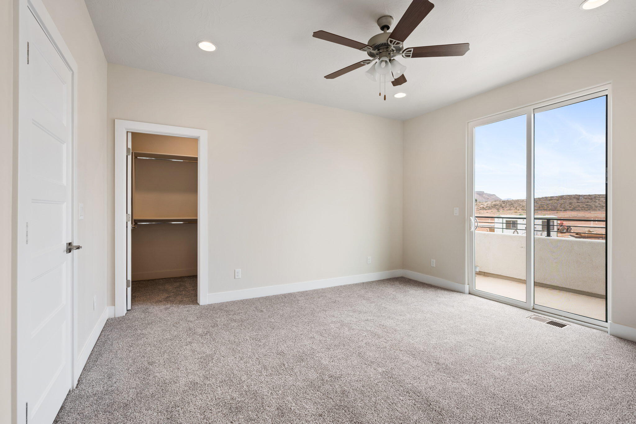 633 E Elmbrook Unit: 98