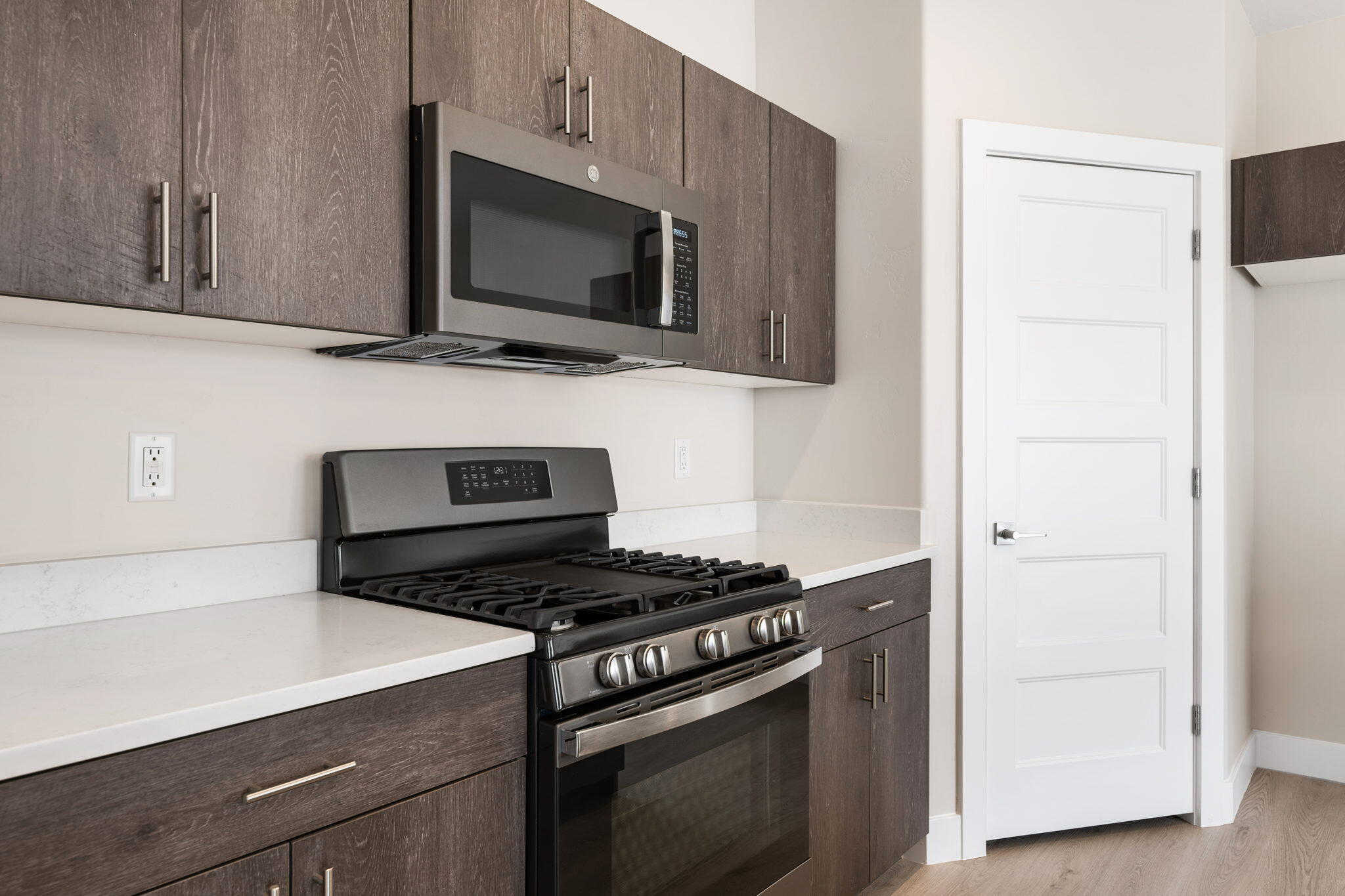 633 E Elmbrook Unit: 98