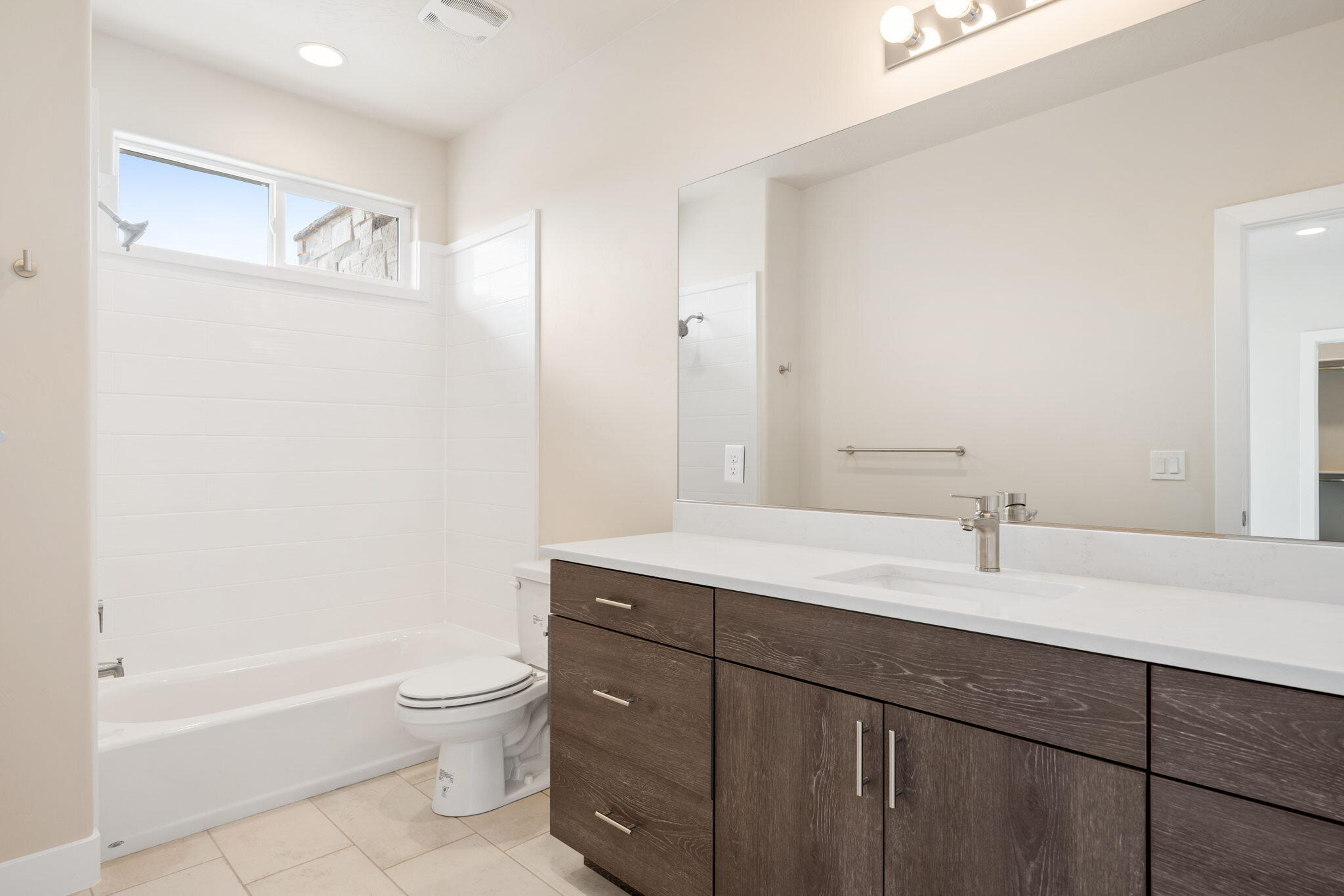 633 E Elmbrook Unit: 98