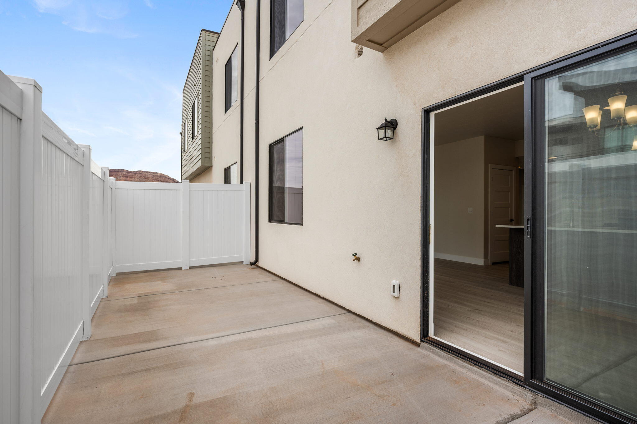 633 E Elmbrook Unit: 98