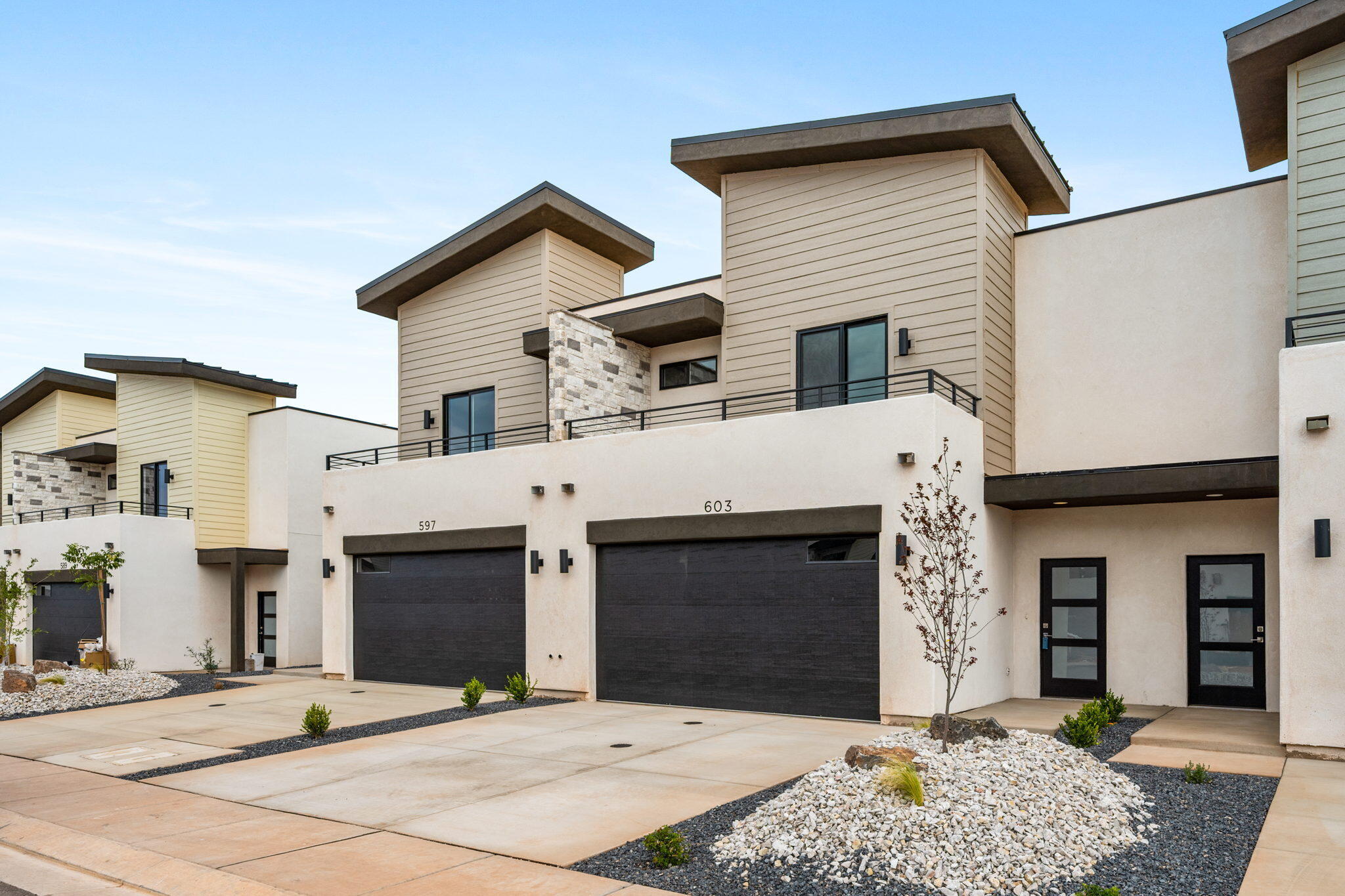 633 E Elmbrook Unit: 98