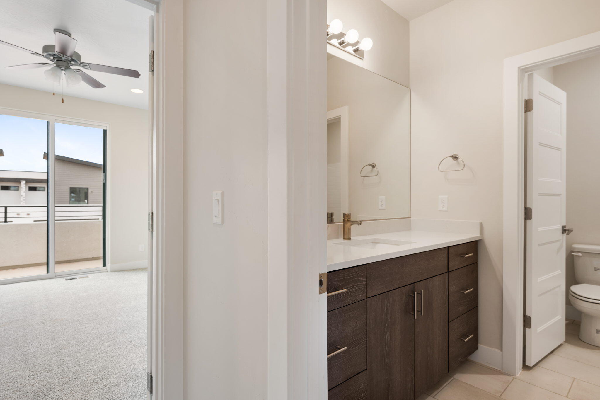 633 E Elmbrook Unit: 98