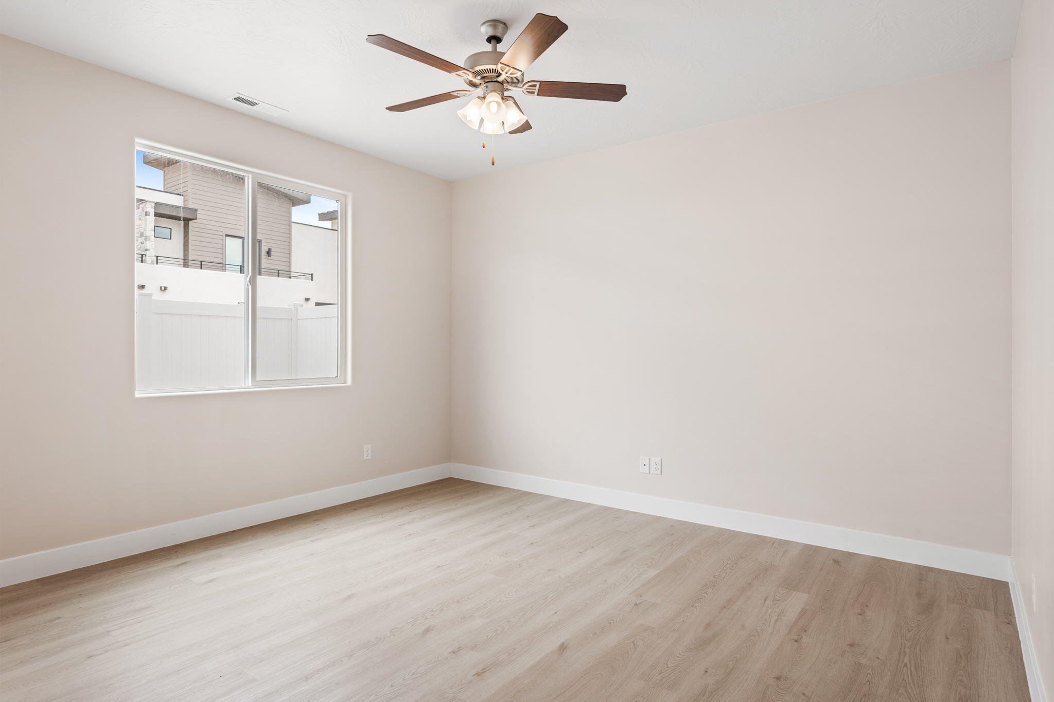 633 E Elmbrook Unit: 98