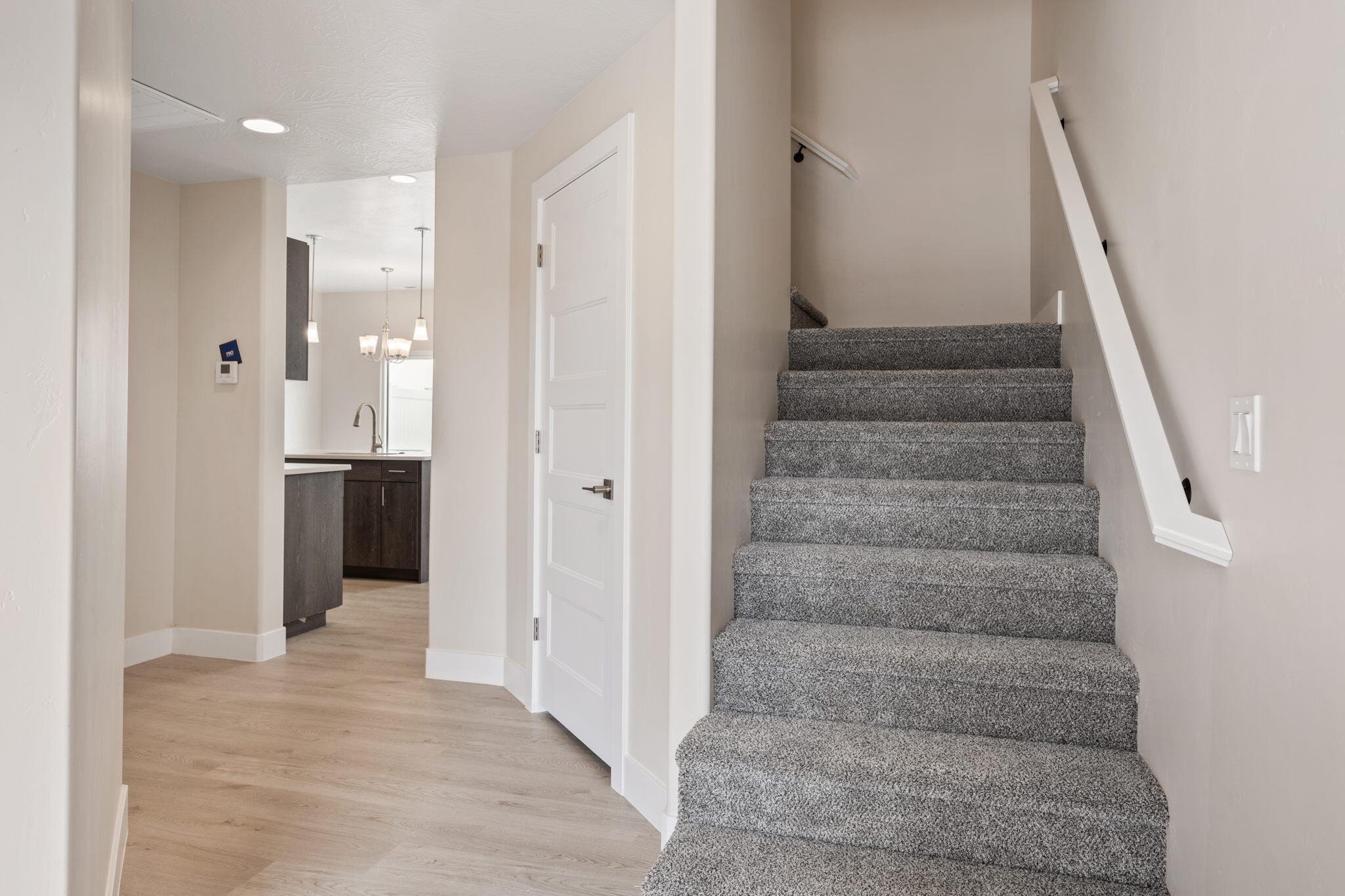 633 E Elmbrook Unit: 98