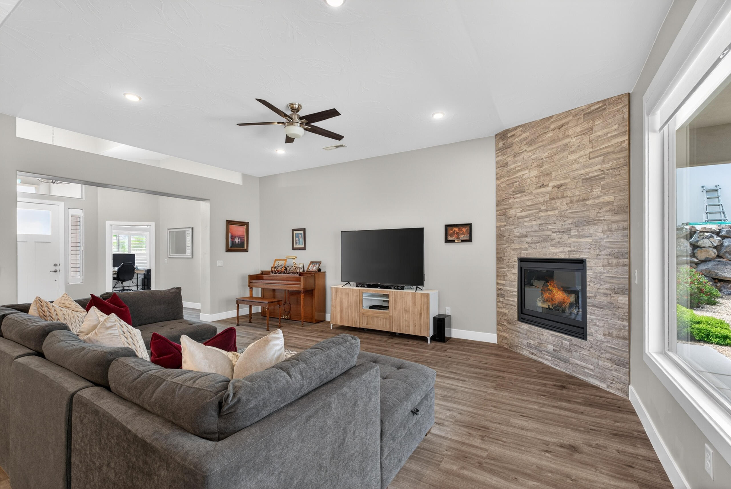1790 W ANDESITE DR