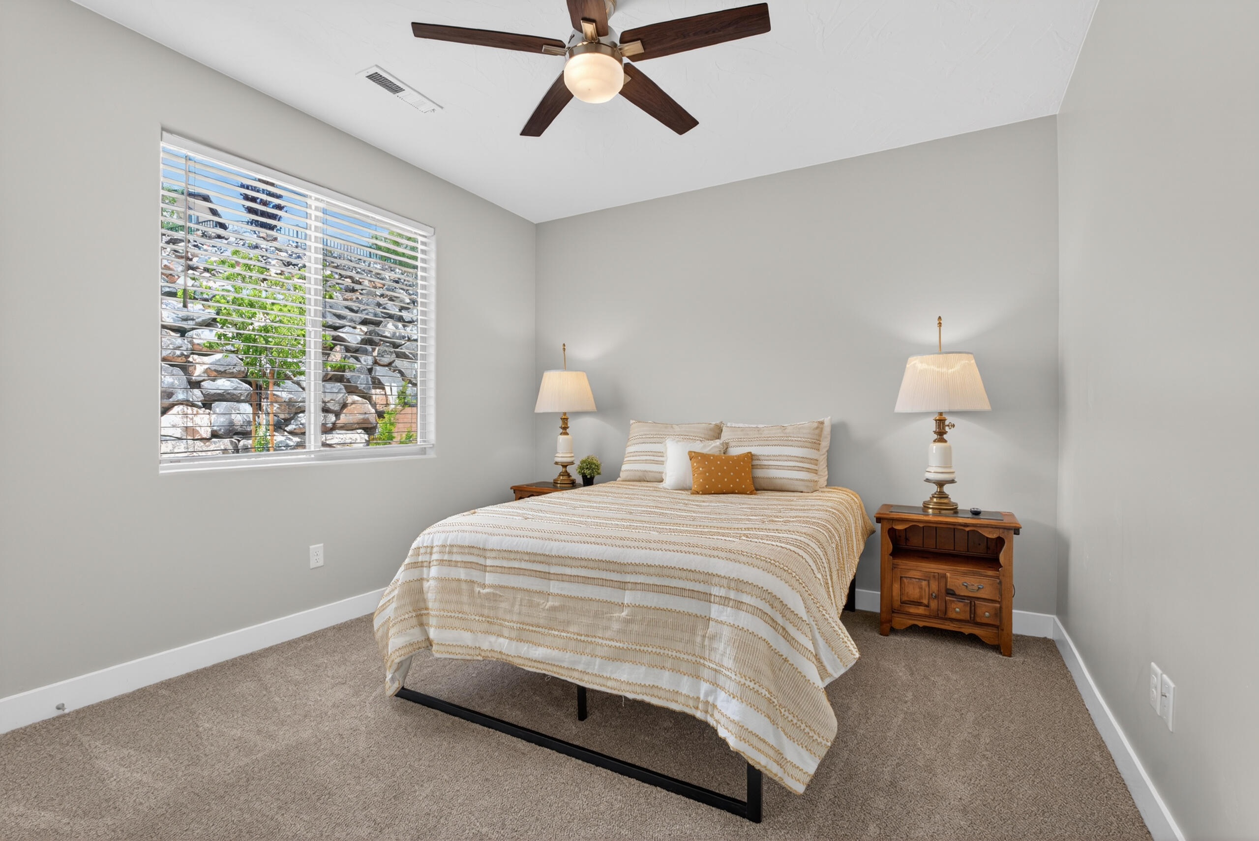 1790 W ANDESITE DR