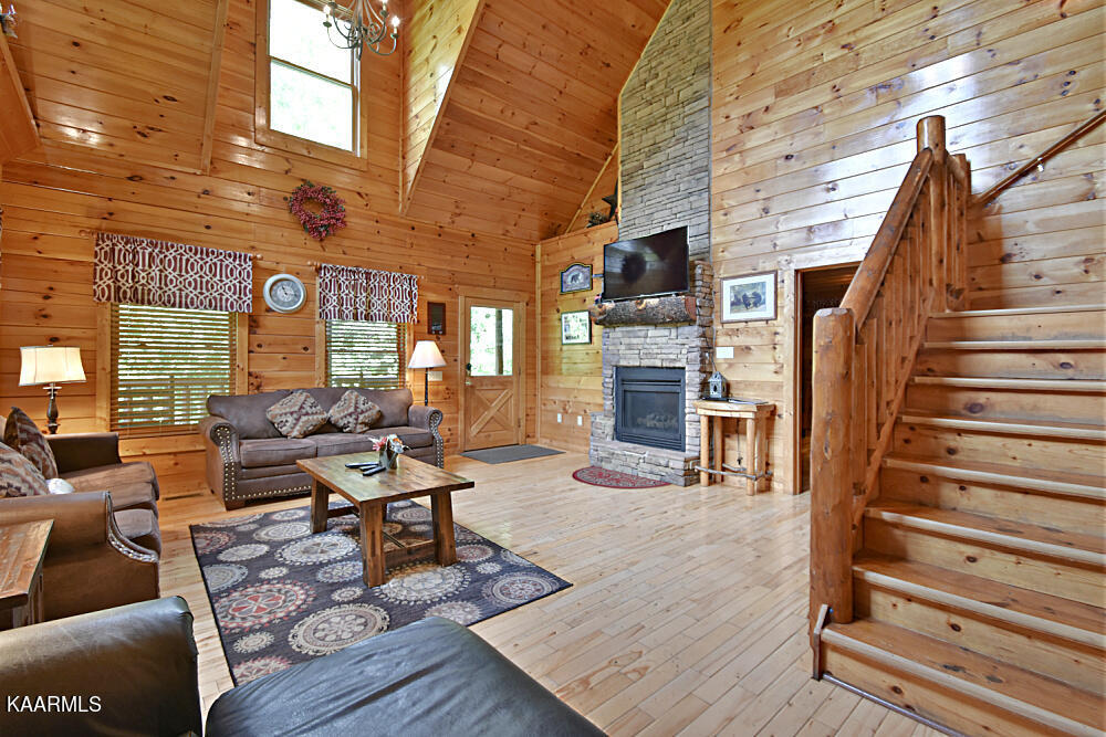 2234 Breezy Rd