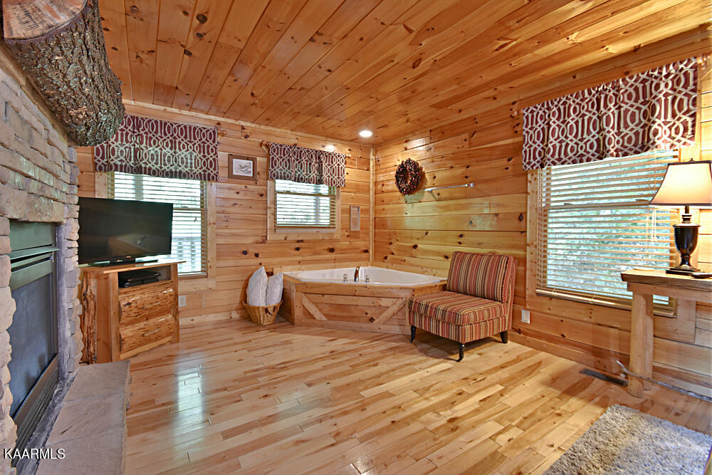 2234 Breezy Rd