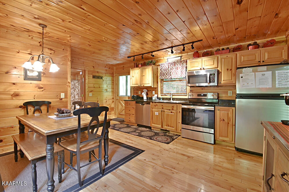 2234 Breezy Rd