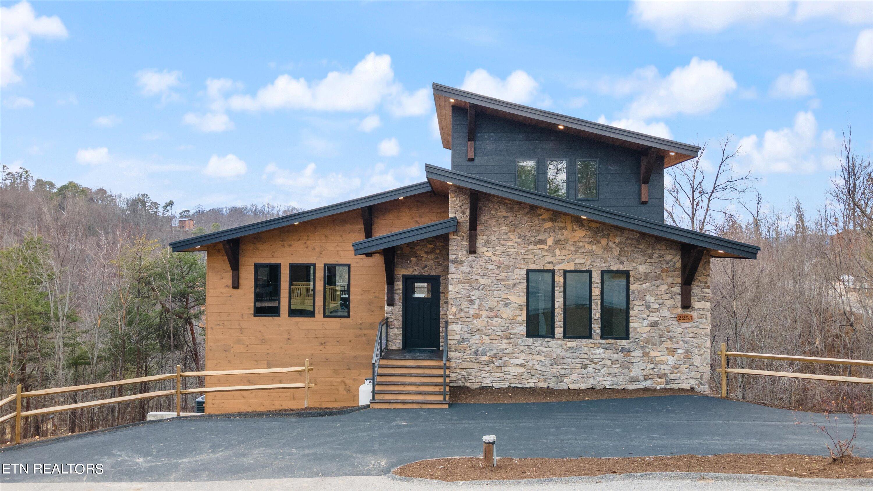 2253 Lone Ridge Drive