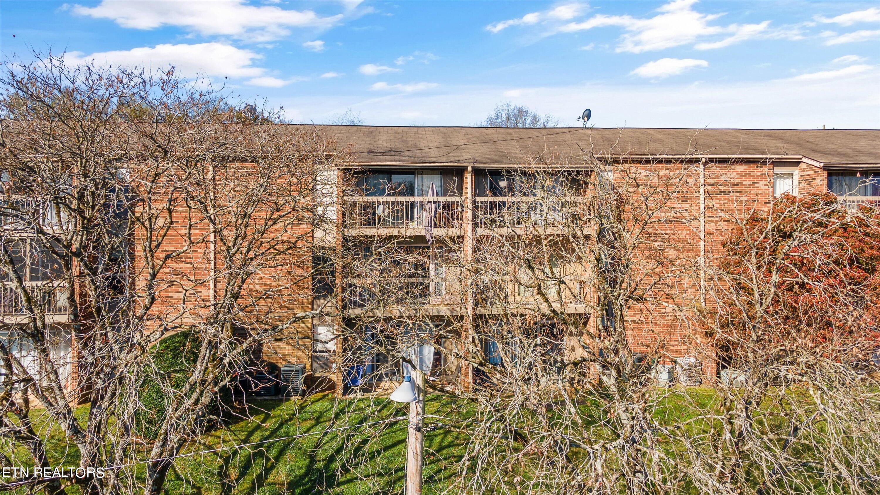 426 Dublin Drive, 206