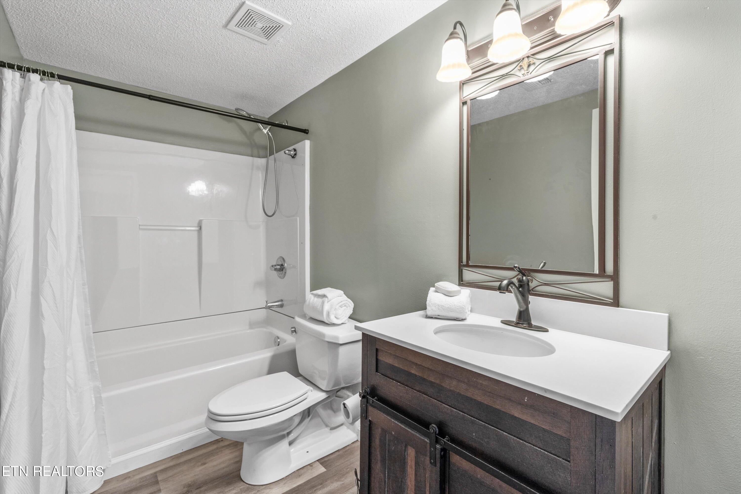 426 Dublin Drive, 206