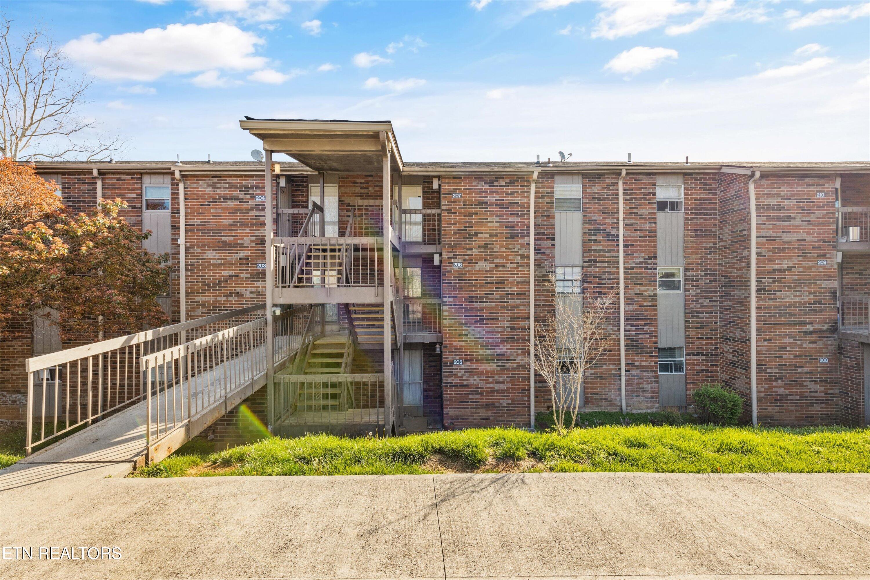 426 Dublin Drive, 206