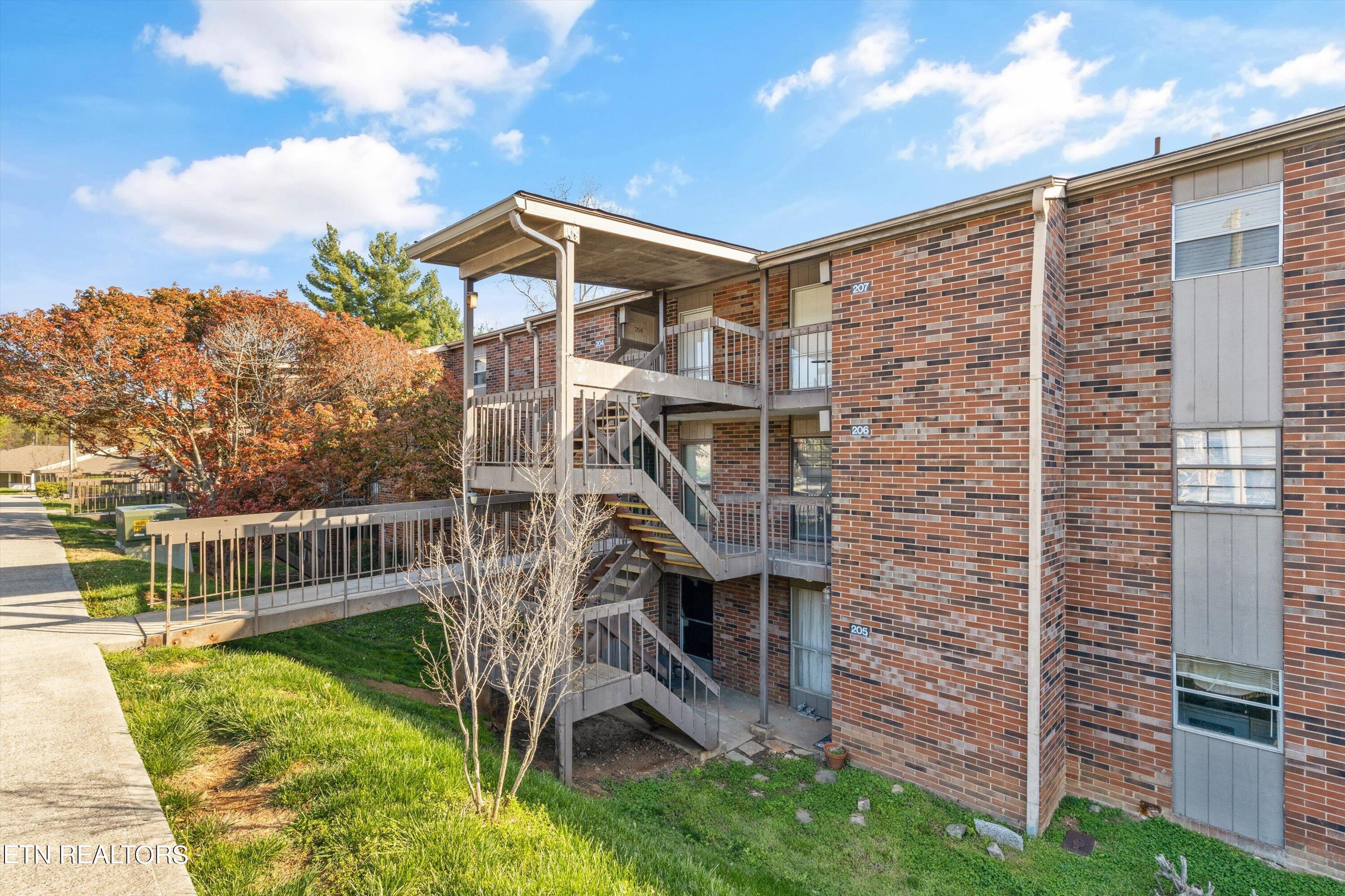 426 Dublin Drive, 206