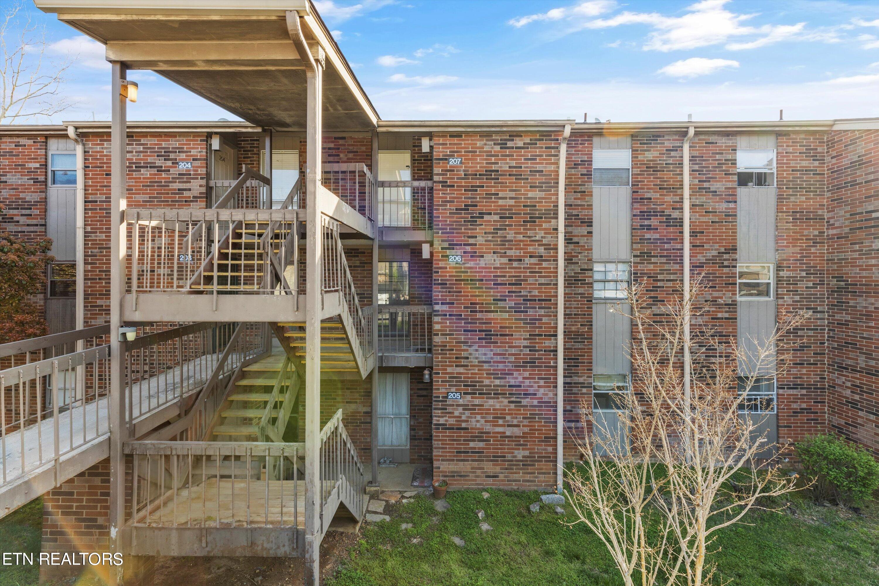 426 Dublin Drive, 206