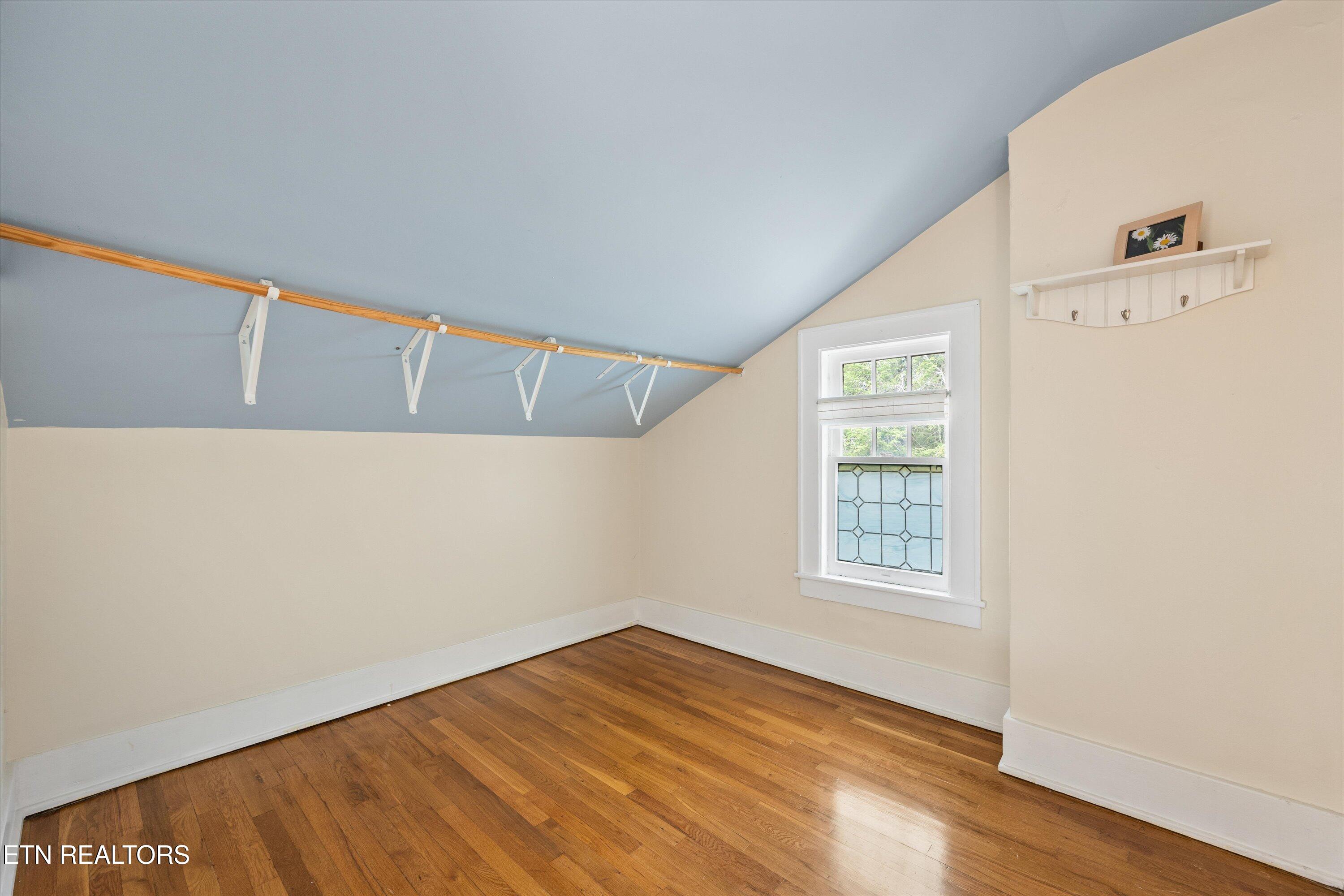 1011 Thompson Place