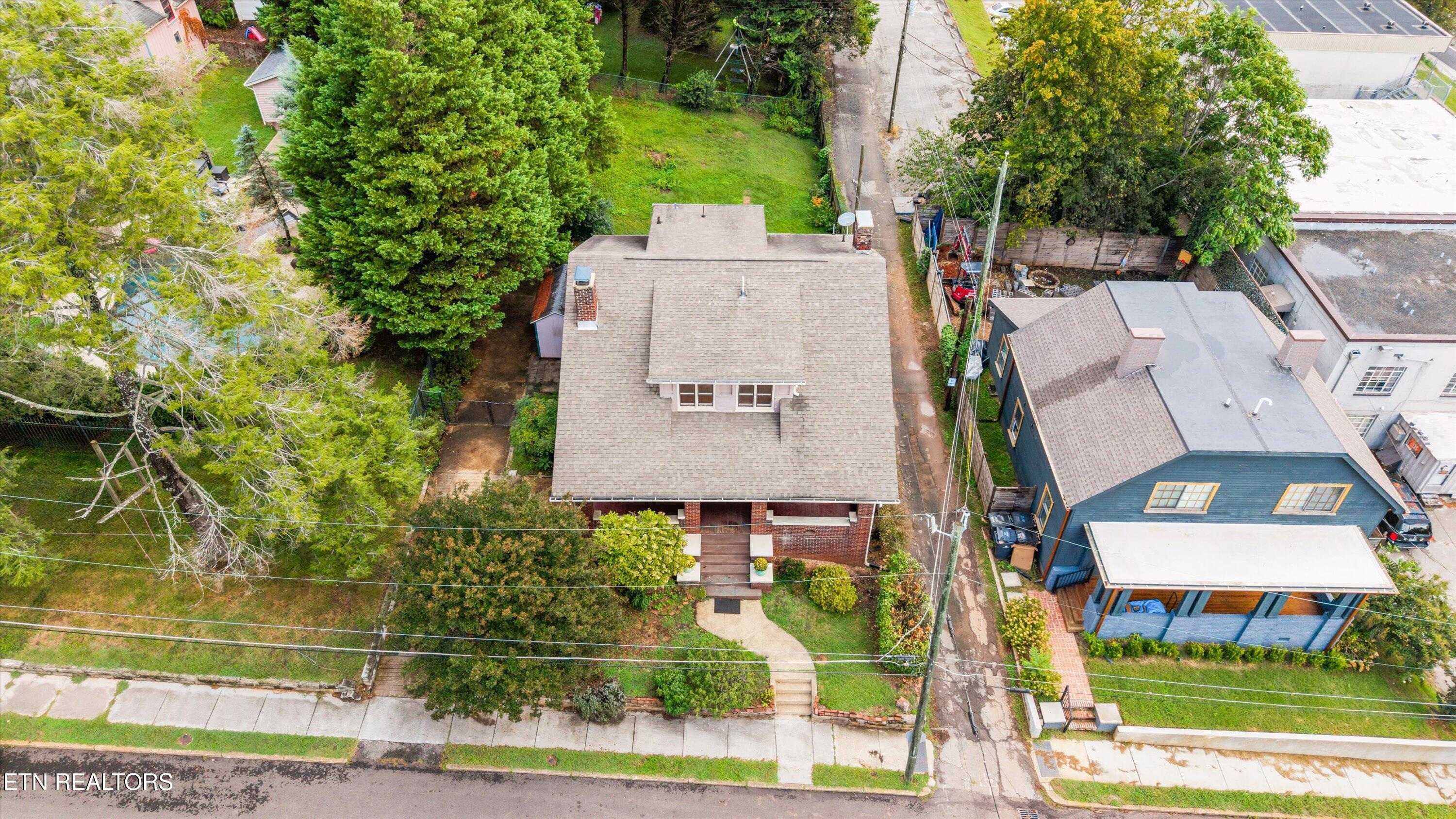 1011 Thompson Place