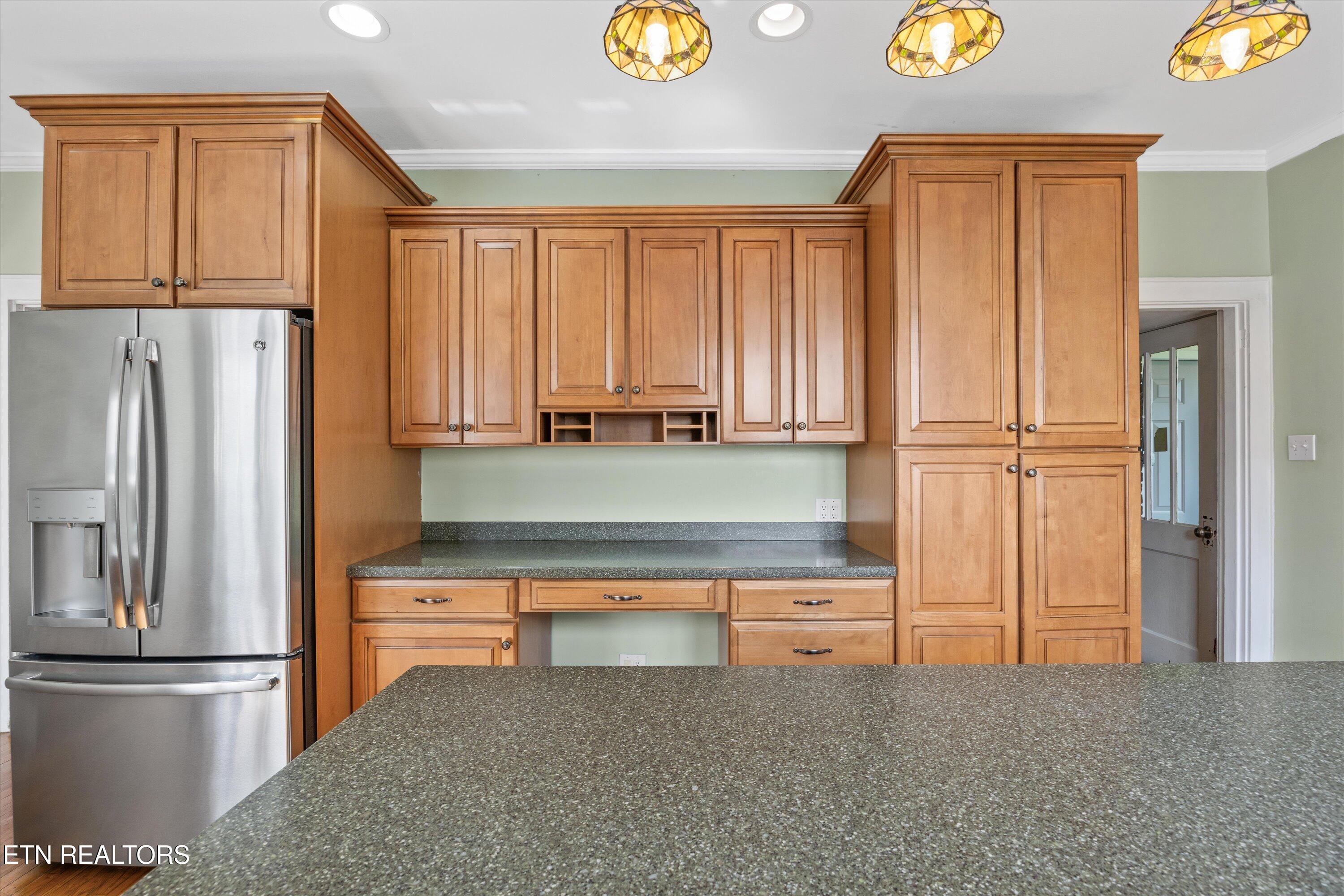 1011 Thompson Place